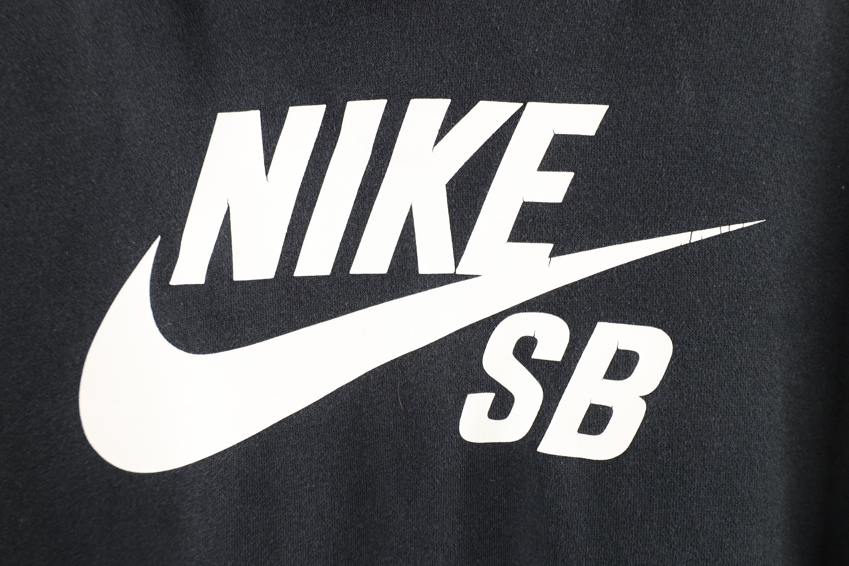 Nike Vintage Nike SB Spell Out Big Swoosh Logo Skateboard Hoodie Size US L / EU 52-54 / 3 - 4 Thumbnail