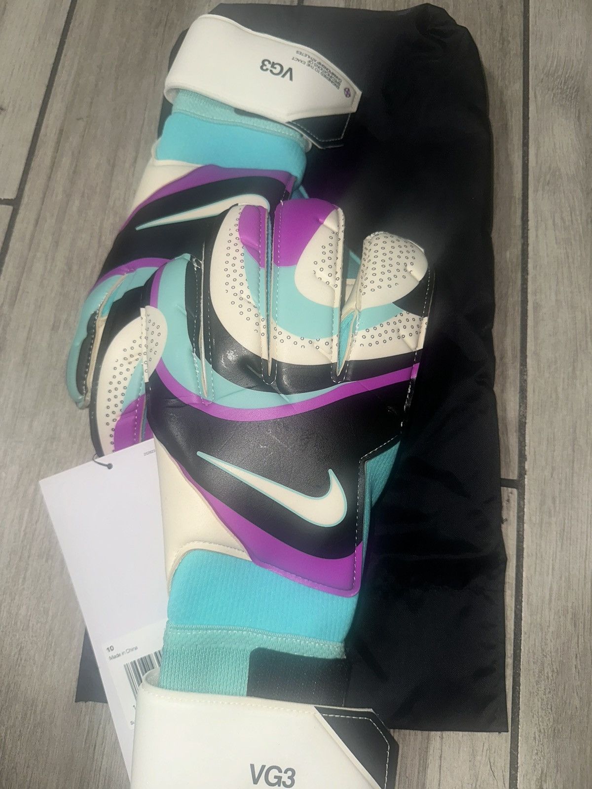 Nike New Nike GK Vapor Grip 3 Goalkeeper Soccer Gloves FB2999 Size 30 - 2 Thumbnail