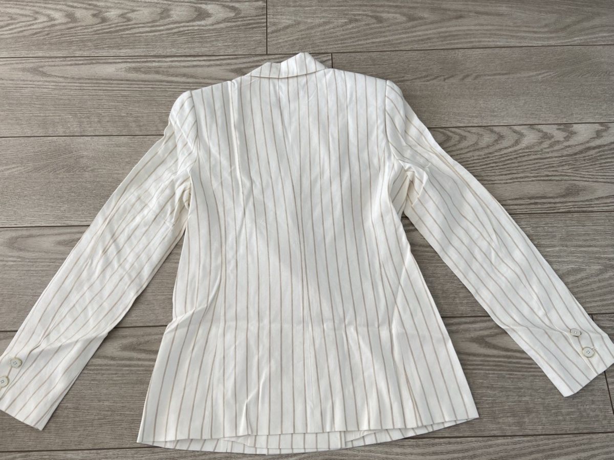 Paige Paige women’s off white blazer. Size: 6. New with tags. Size S / US 4 / IT 40 - 10 Thumbnail