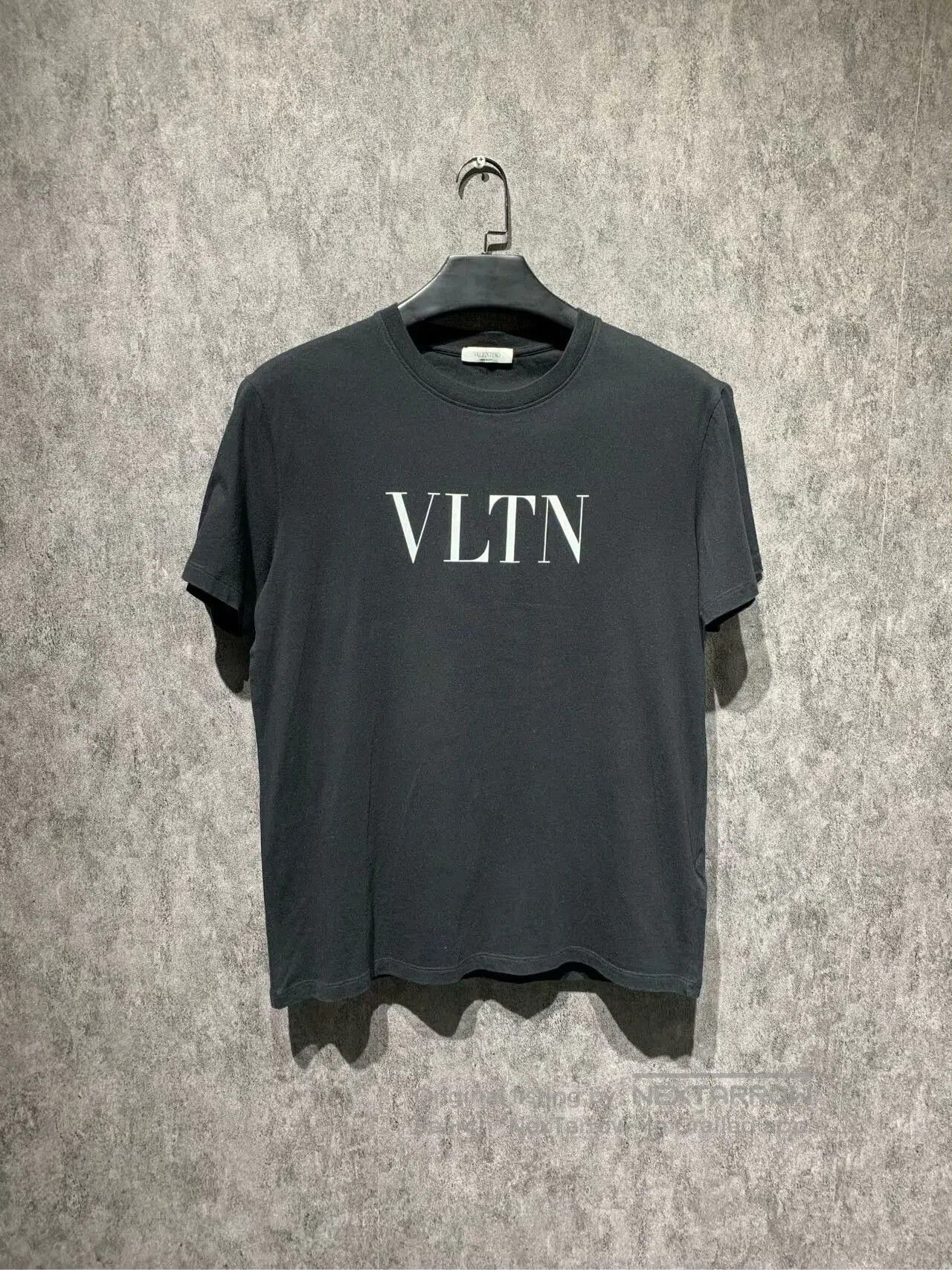 Valentino Valentino Chest Logo Short Sleeve. Size US M / EU 48-50 / 2 - 1 Thumbnail