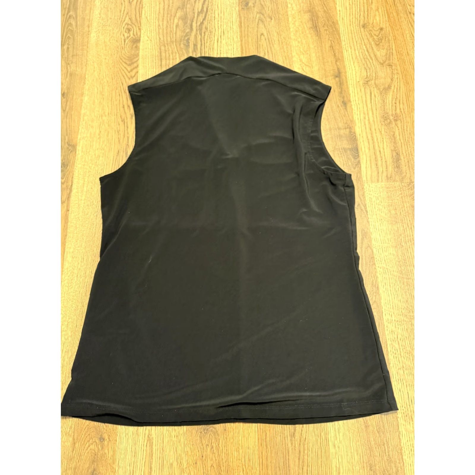Vintage Tahari Blouse Women Size S Black V-Neck Sleeveless Casual Formal Shirts Shirts Womens Black V-Neck Tahari Blouse Modern Classic 90s? Size S / US 4 / IT 40 - 2 Thumbnail
