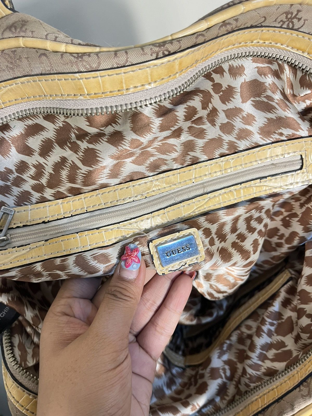 Guess Vtg Guess monogram bag belt Size ONE SIZE - 7 Thumbnail