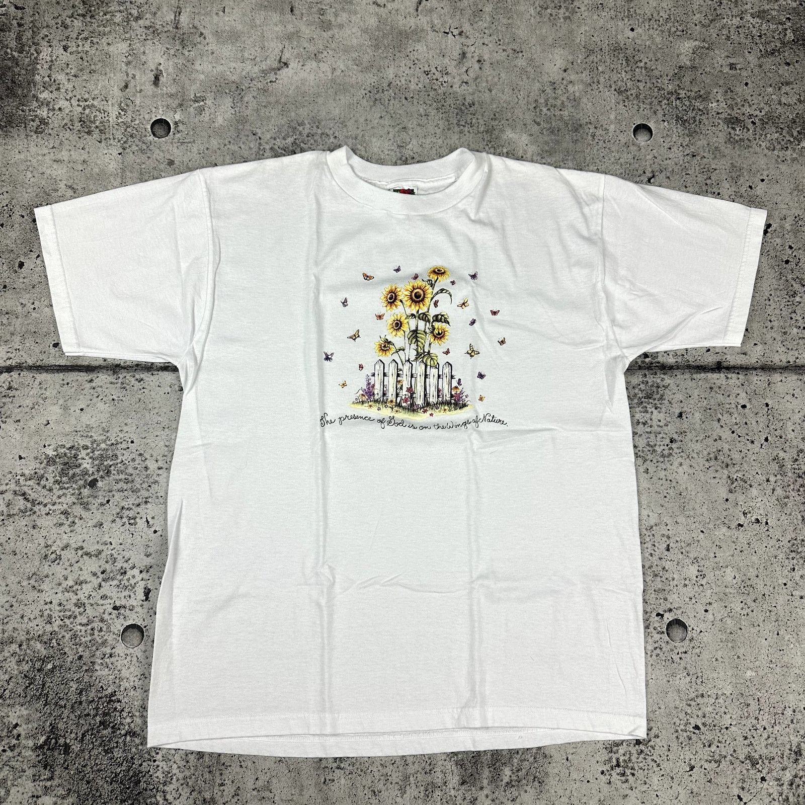 Fruit Of The Loom Vintage Butterfly Shirt Size Large Y2K Era Size US L / EU 52-54 / 3 - 1 Thumbnail
