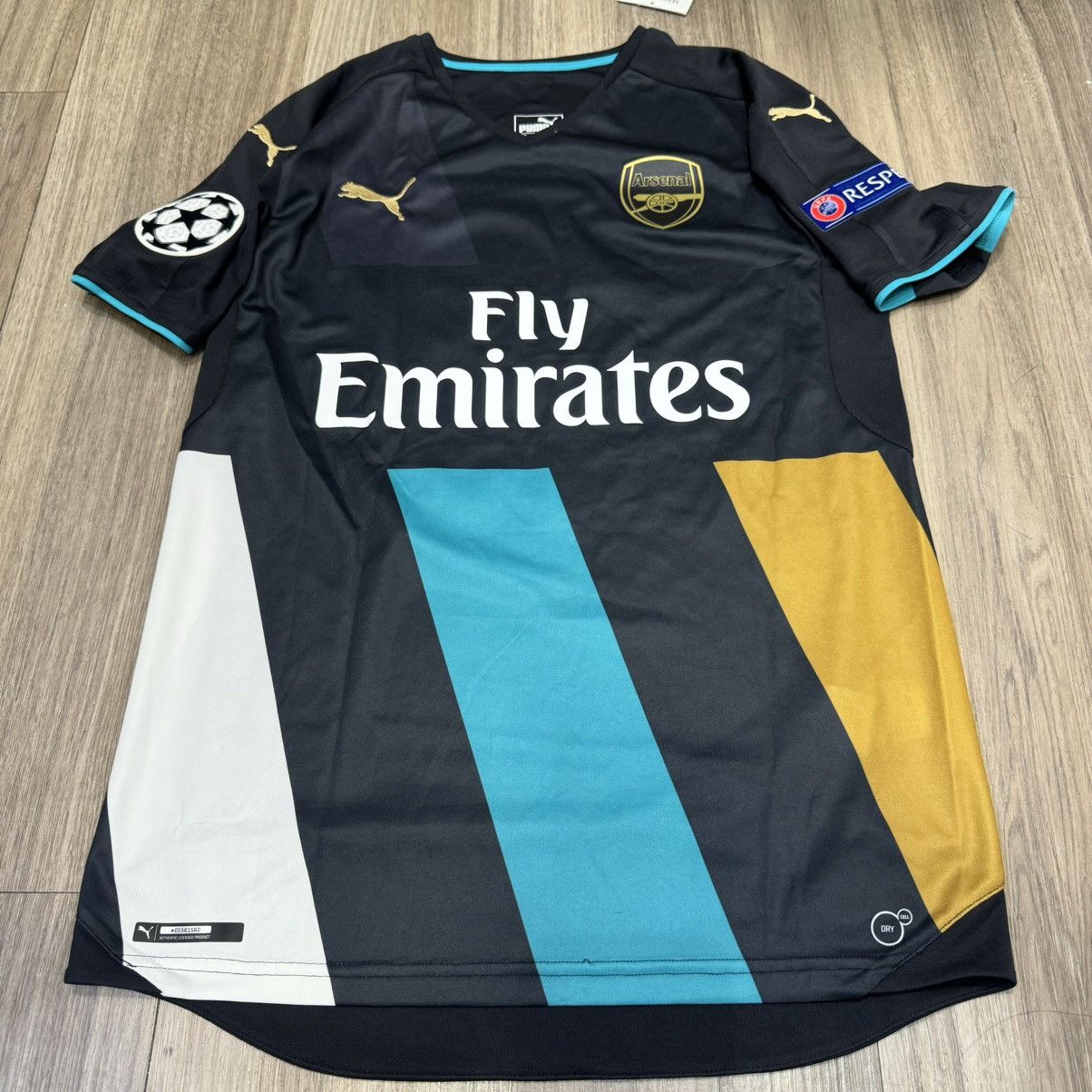 Puma Arsenal 15/16 C/L away shirt #11 ozil (bnwt) Size US M / EU 48-50 / 2 - 1 Thumbnail