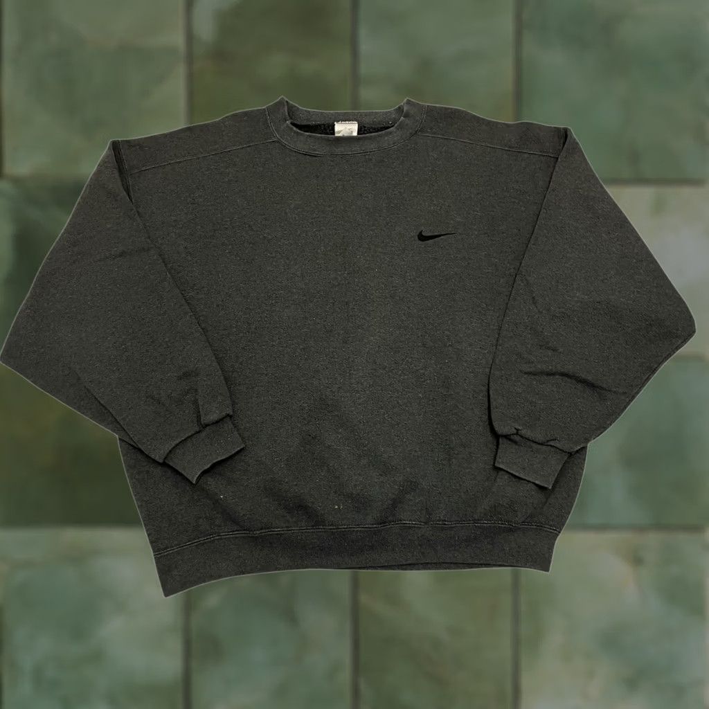 Nike VINTAGE Nike Sweatshirt Mens Large Grey Logo 90s Y2K Crew Neck Size US L / EU 52-54 / 3 - 1 Thumbnail