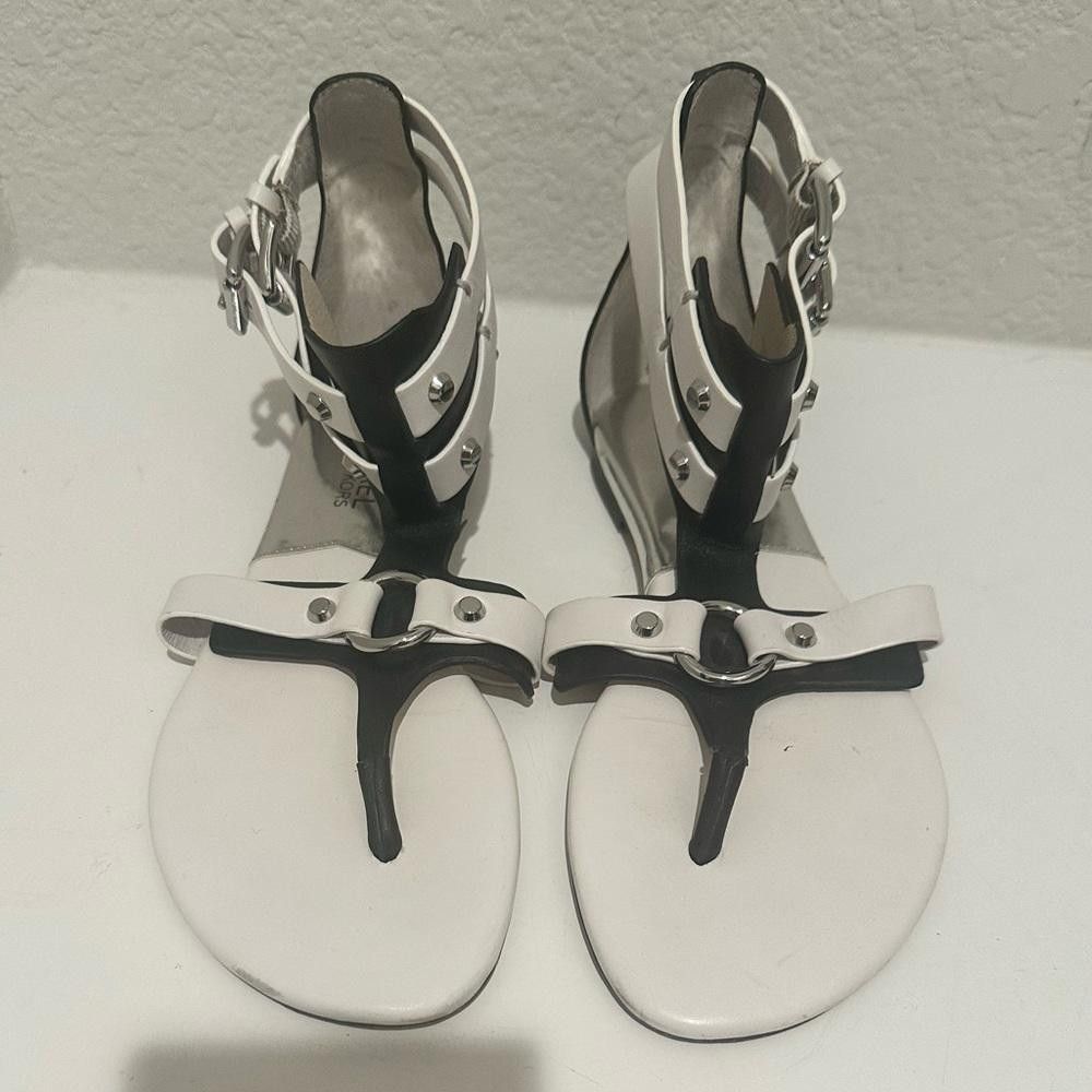 Michael Kors MICHAEL Michael Kors Nadine T-Strap Black White Sandals 6 Size US 6 / IT 36 - 4 Thumbnail