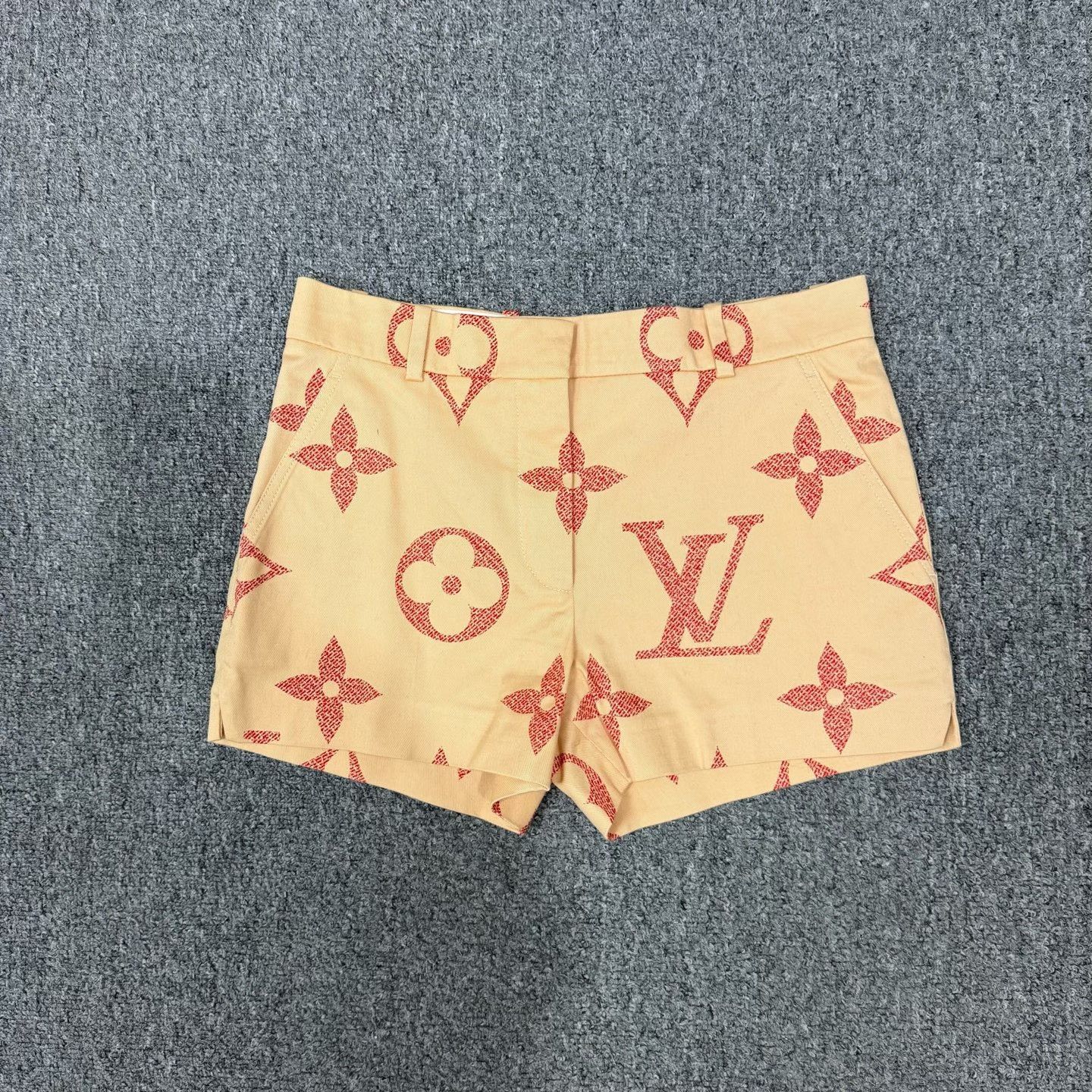 Louis Vuitton Louis Vuitton Monogram Print Shorts Size 36" / US 14 / IT 50 - 1 Thumbnail