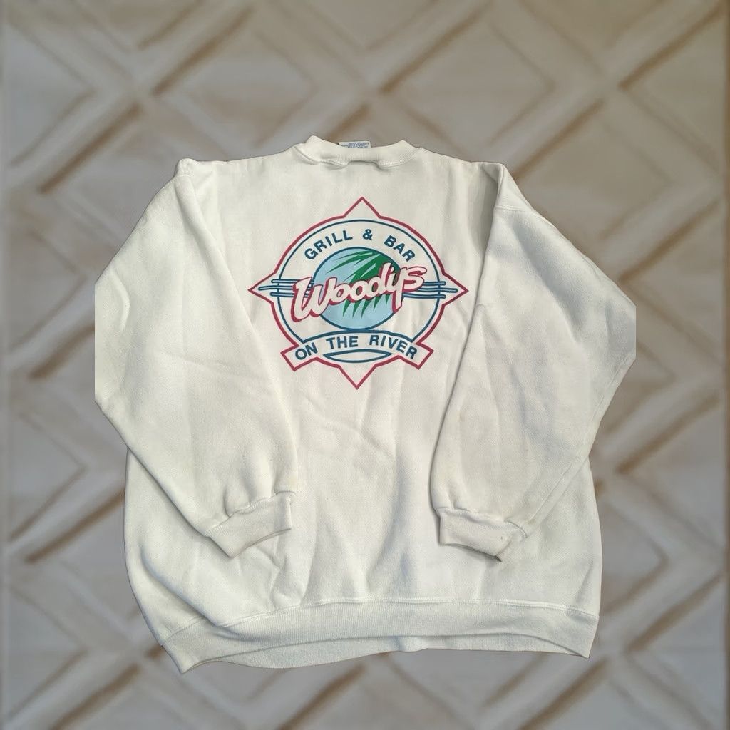 Vintage VINTAGE Woody’s Grill And Bar Sweatshirt Crewneck White XL Men XL Pullover Sweatshirt Size US XL / EU 56 / 4 - 1 Thumbnail