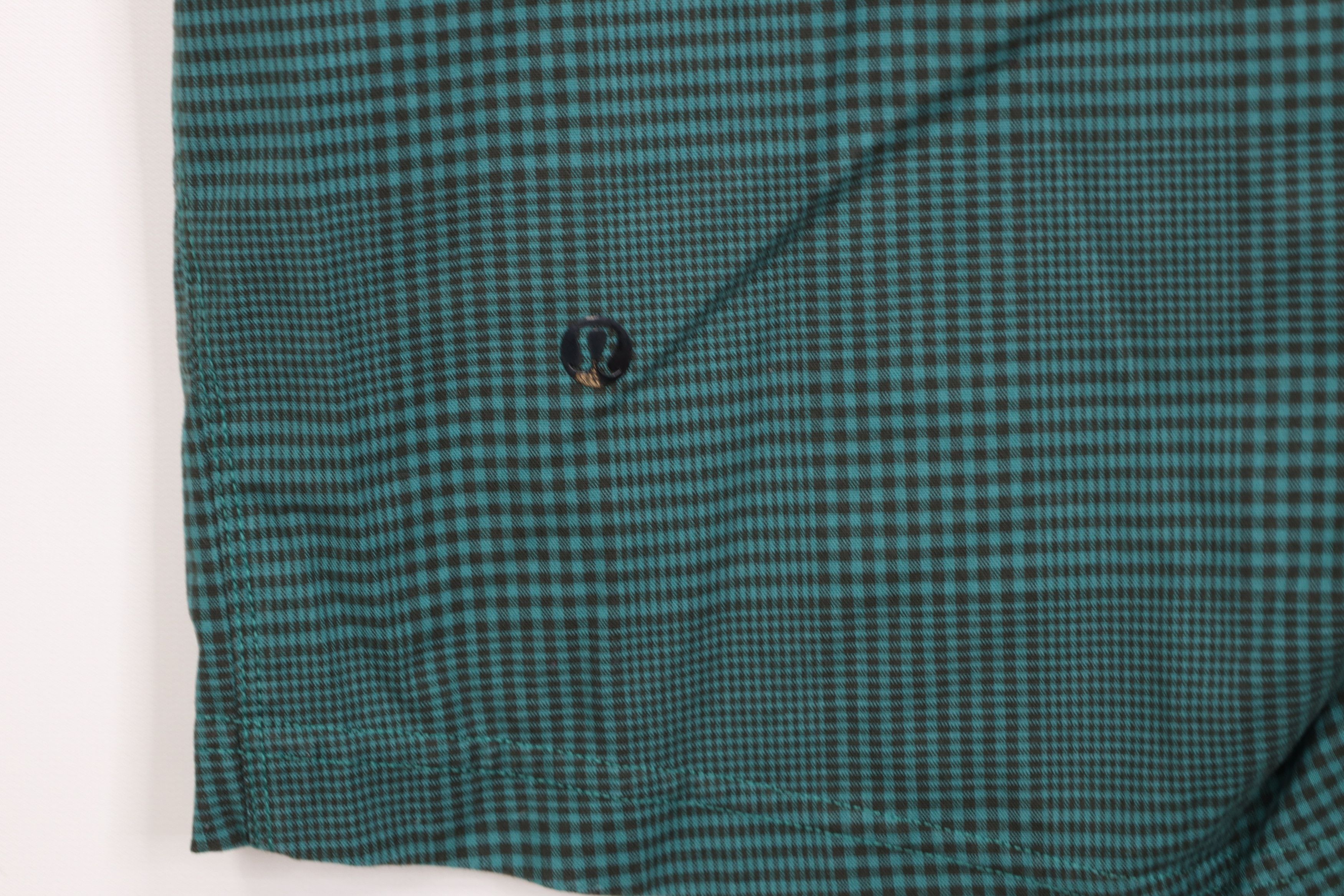 Lululemon Lululemon Flat Front Golfing Golf Chino Shorts Green Plaid Size US 34 / EU 50 - 12 Thumbnail