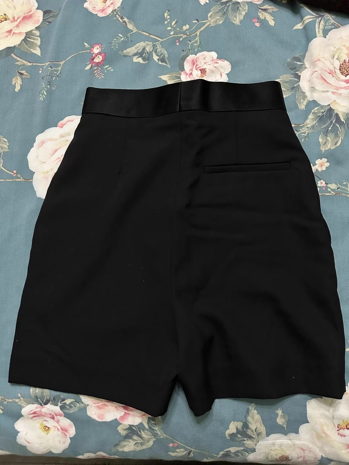 Haider Ackermann HAIDER ACKERMANN wmn's comfy shorts 62 waist new authentic Size 25" / US 0 / IT 36 - 3 Thumbnail