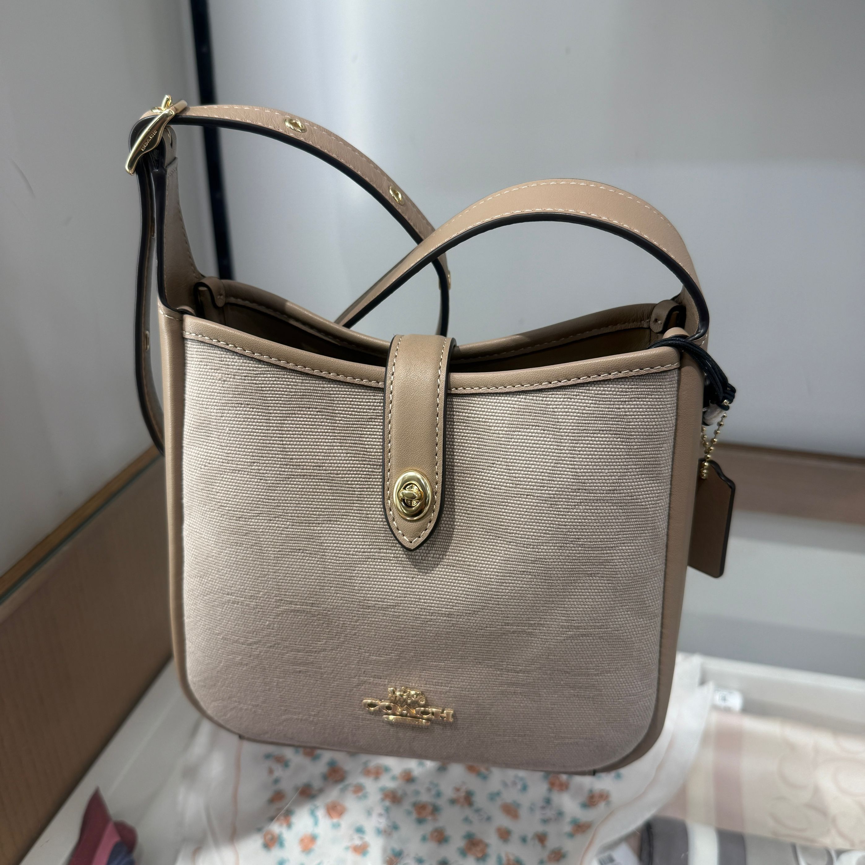 【Coach】Hadley Mini Crossbody Bag ◆国内発送◆ COACH® Outlet | Hadley Convertible Crossbody Bag