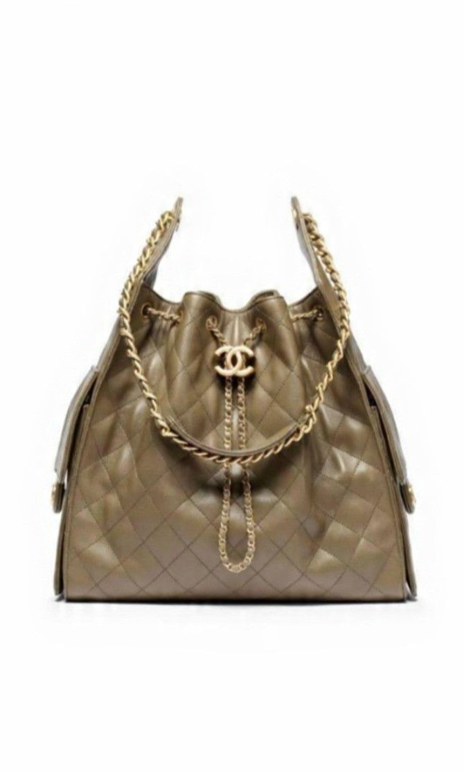 Chanel os11x0526 Size: OS / Medium Handbag in Dark Khaki Size ONE SIZE - 1 Preview