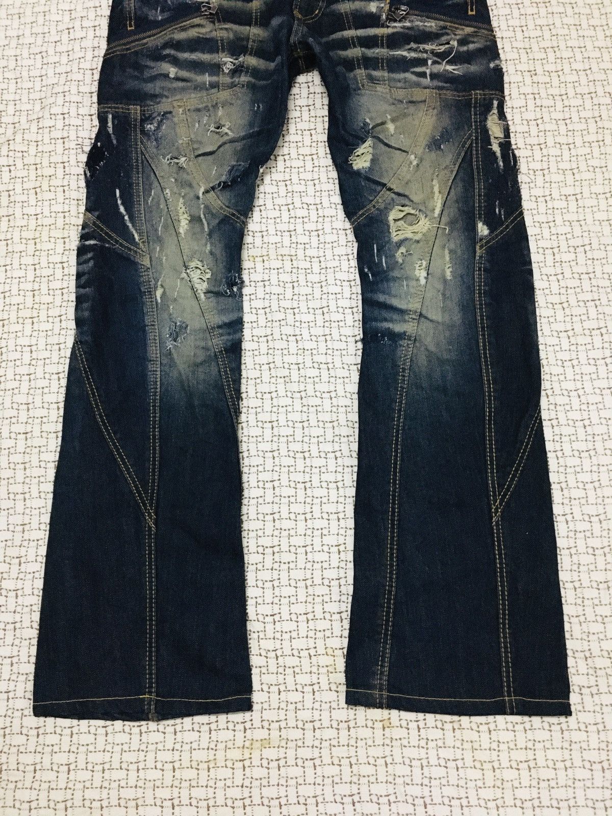 HIDEAWAYS × If Six Was Nine × Le Grande Bleu (L.G.B.) Hideaways Nicole Distressed Flare Jeans (Y01) Size US 32 / EU 48 - 23 Thumbnail