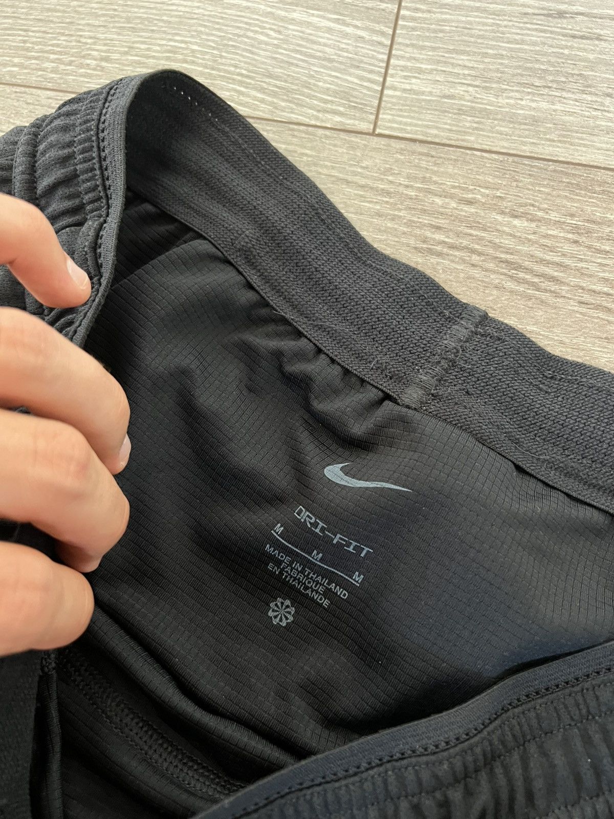 Nike Nike Running Division Reflective Swoosh Dri-Fit ADV 4 Shorts Size US 32 / EU 48 - 18 Thumbnail