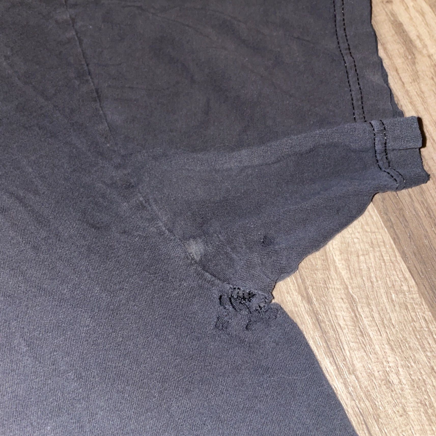 Vintage VINTAGE Kidrobot T-Shirt Mens Large Black Distressed 21x26.5 Size US L / EU 52-54 / 3 - 5 Thumbnail