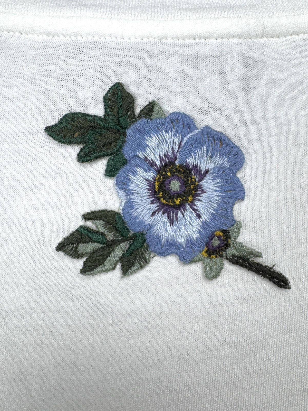 Gucci Gucci White Logo Flower Embroidered Distressed Oversized Tee Size XS / US 0-2 / IT 36-38 - 10 Thumbnail