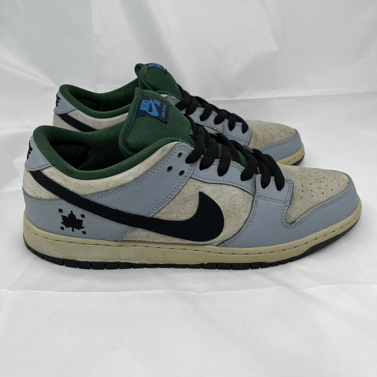 image of Nike Sb Dunk Low Maple Leaf Central Park Size 12 Shoes in Dove Grey/Black/Gorge Green, Men's