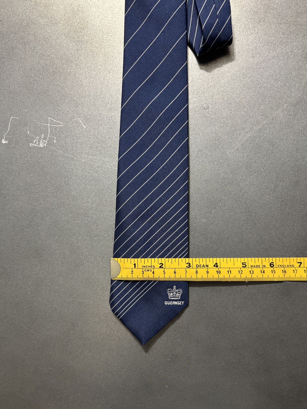Vintage Made in England Vintage Tie Guernsey Crown Uniform UK Neckti Size ONE SIZE - 7 Thumbnail