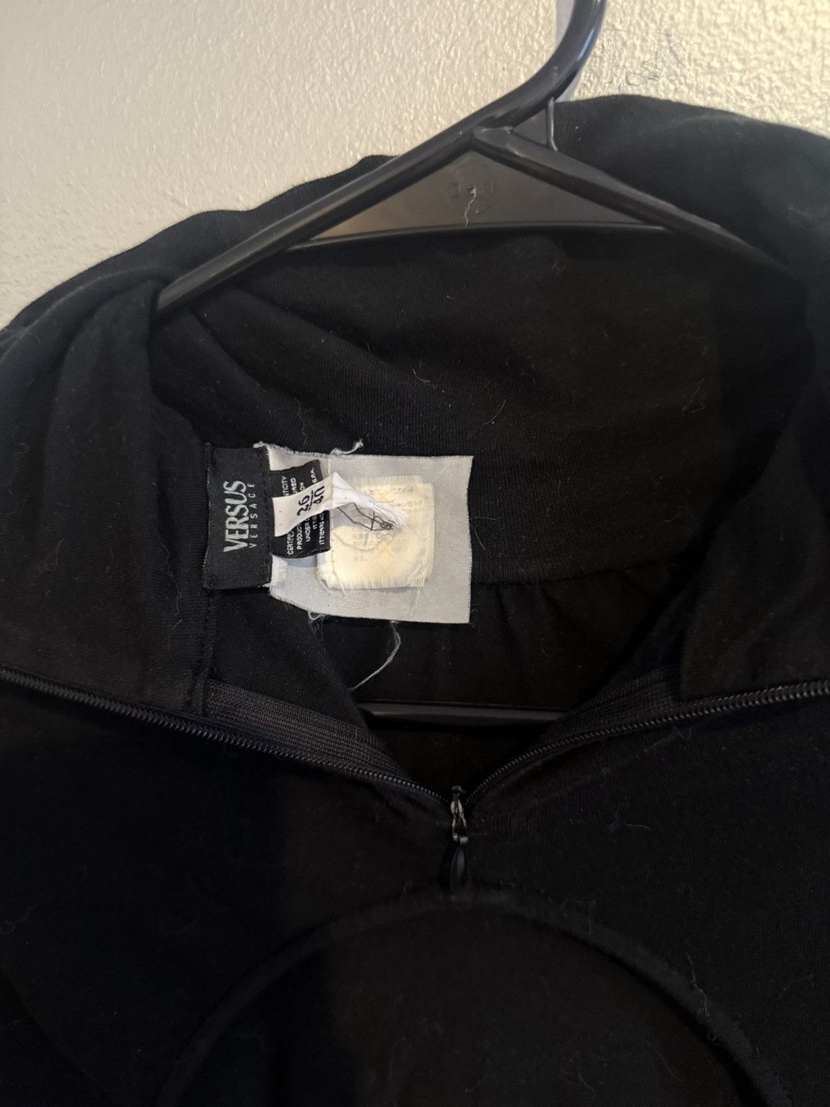 Versace "EVER GET THE FEELING UVE BEEN CHEATED" - Versus Versace top Size XS / US 0-2 / IT 36-38 - 7 Thumbnail