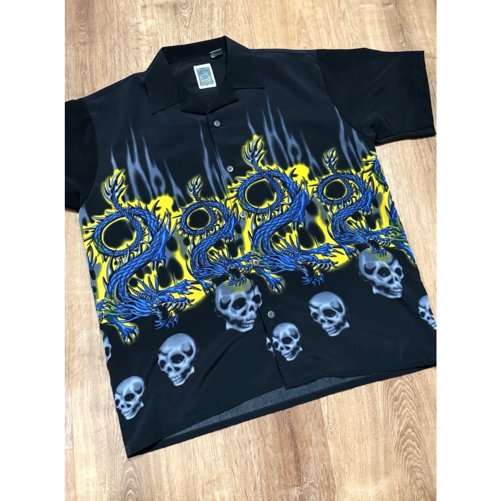Vintage VINTAGE Ocean Current Dragon Skulls Tribal Hawaiian Shirt Mens Medium Black Yellow Blue Shirt Mens Regular Short Sleeve Button-Up Collared Crew/Collar Size US M / EU 48-50 / 2 - 5 Thumbnail