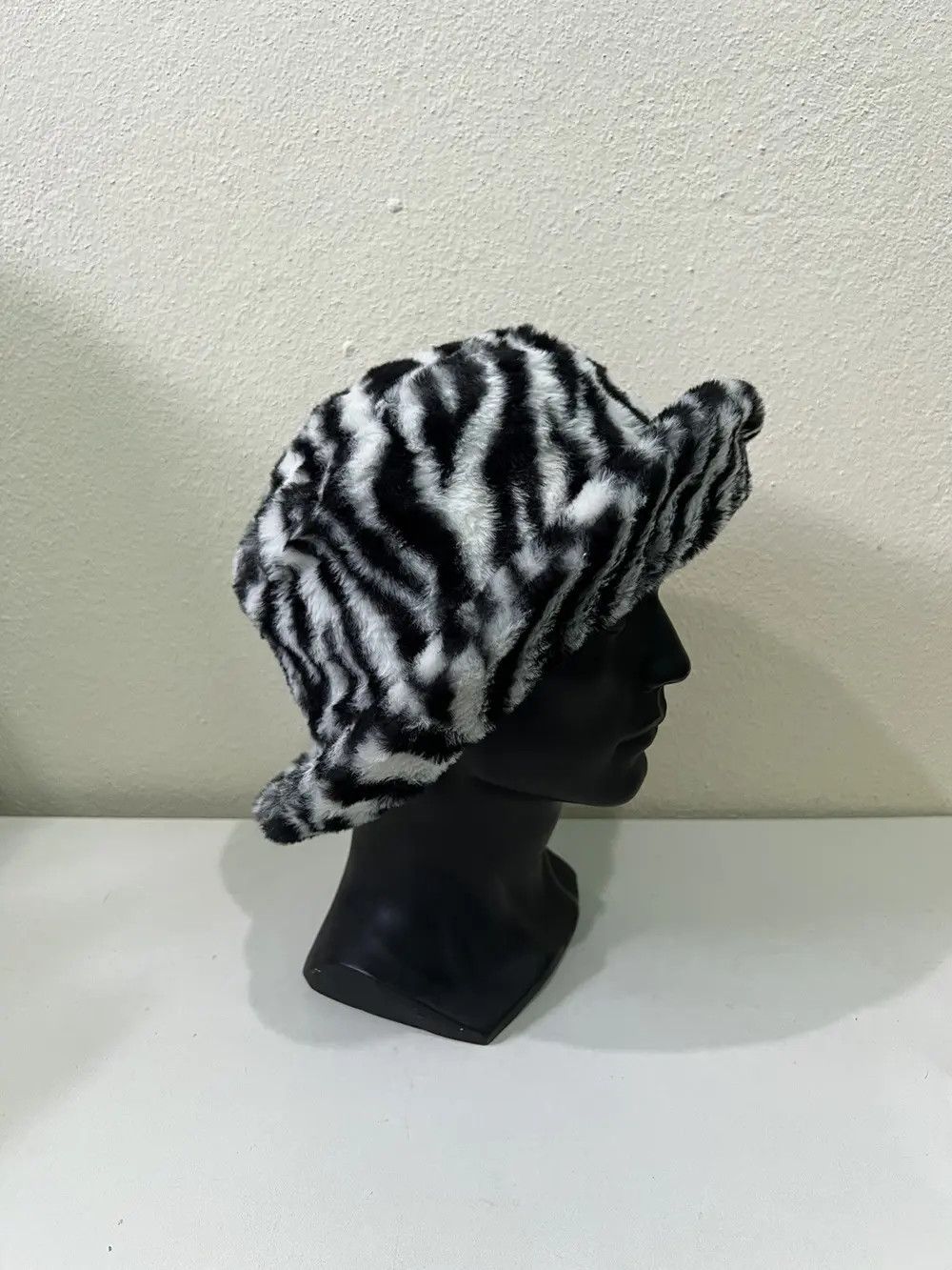 Vintage Vintage Fur Fleece Overprint Zebra Bucket Hats Size ONE SIZE - 4 Thumbnail