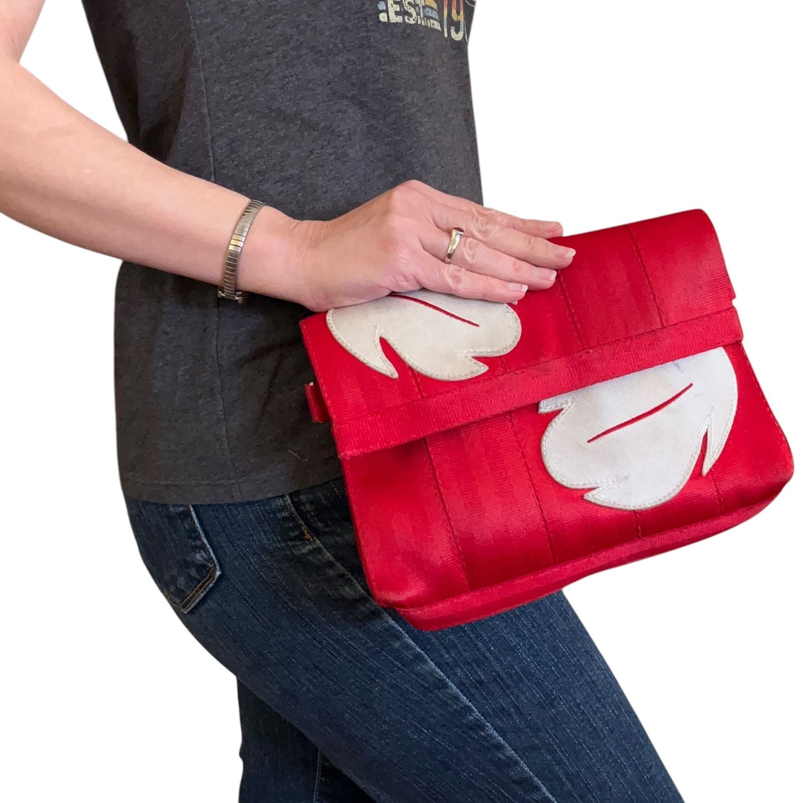Disney Harveys x Disney Lilo Leaves Red Seatbelt Foldover Clutch Size ONE SIZE - 2 Thumbnail