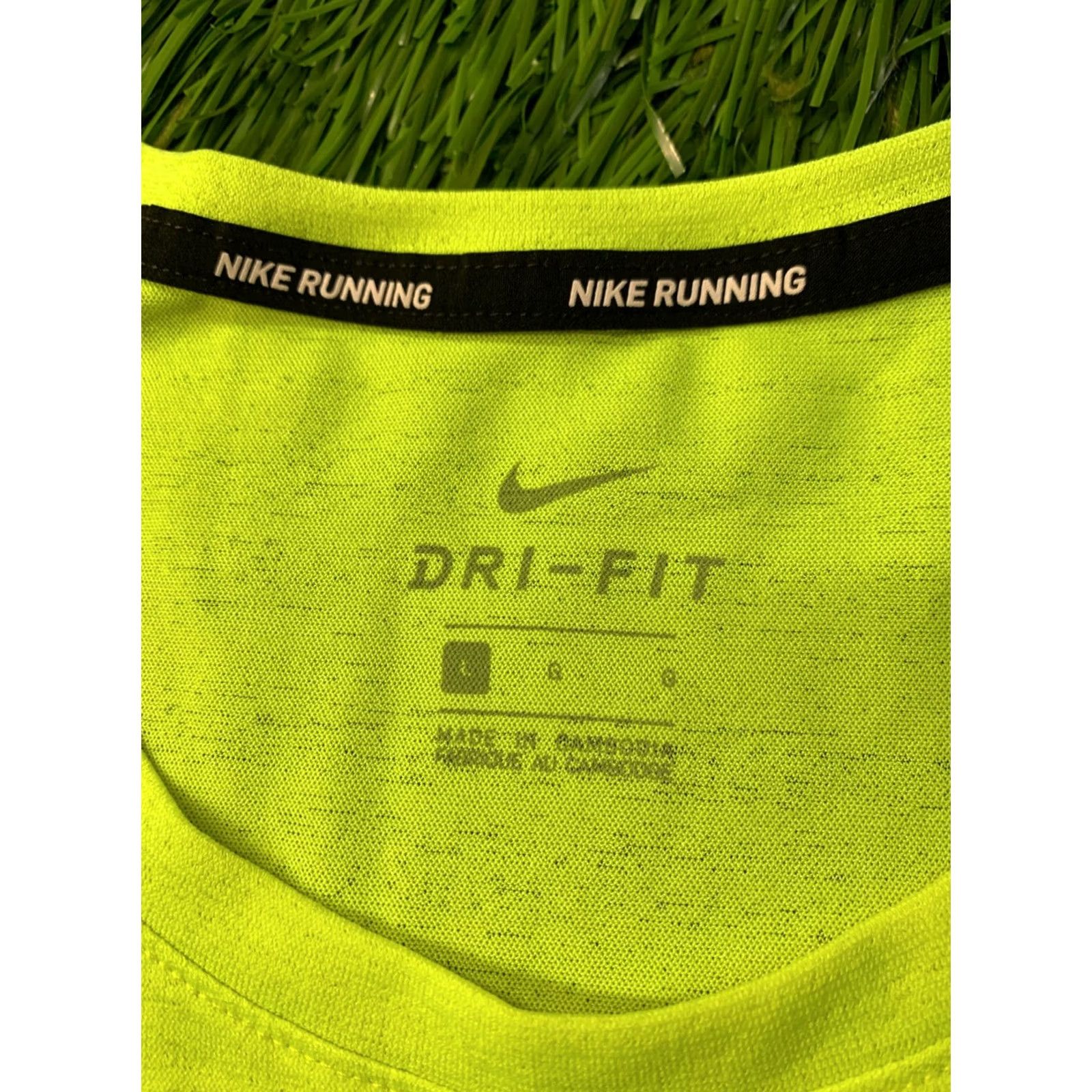 Nike NIKE Running DRI-FIT ORIGINAL 2021 RUN TRAINING MEN VEST SHIRT JERSEY SIZE L Neon Nike Running Tank Sleeveless Size US L / EU 52-54 / 3 - 4 Thumbnail