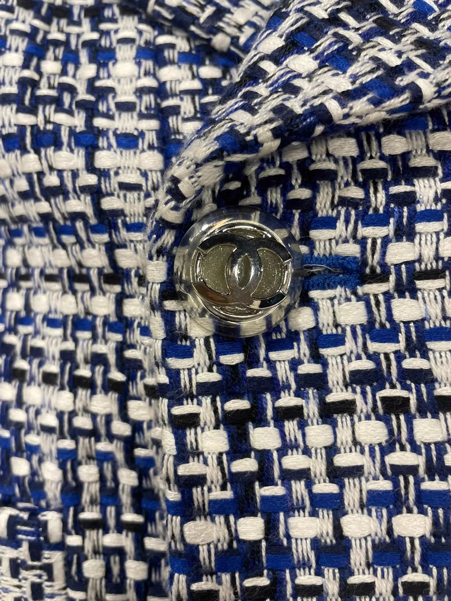 Chanel CHANEL Tweed Jacket Blue White Check Near Mint Size XS / US 0-2 / IT 36-38 - 4 Thumbnail