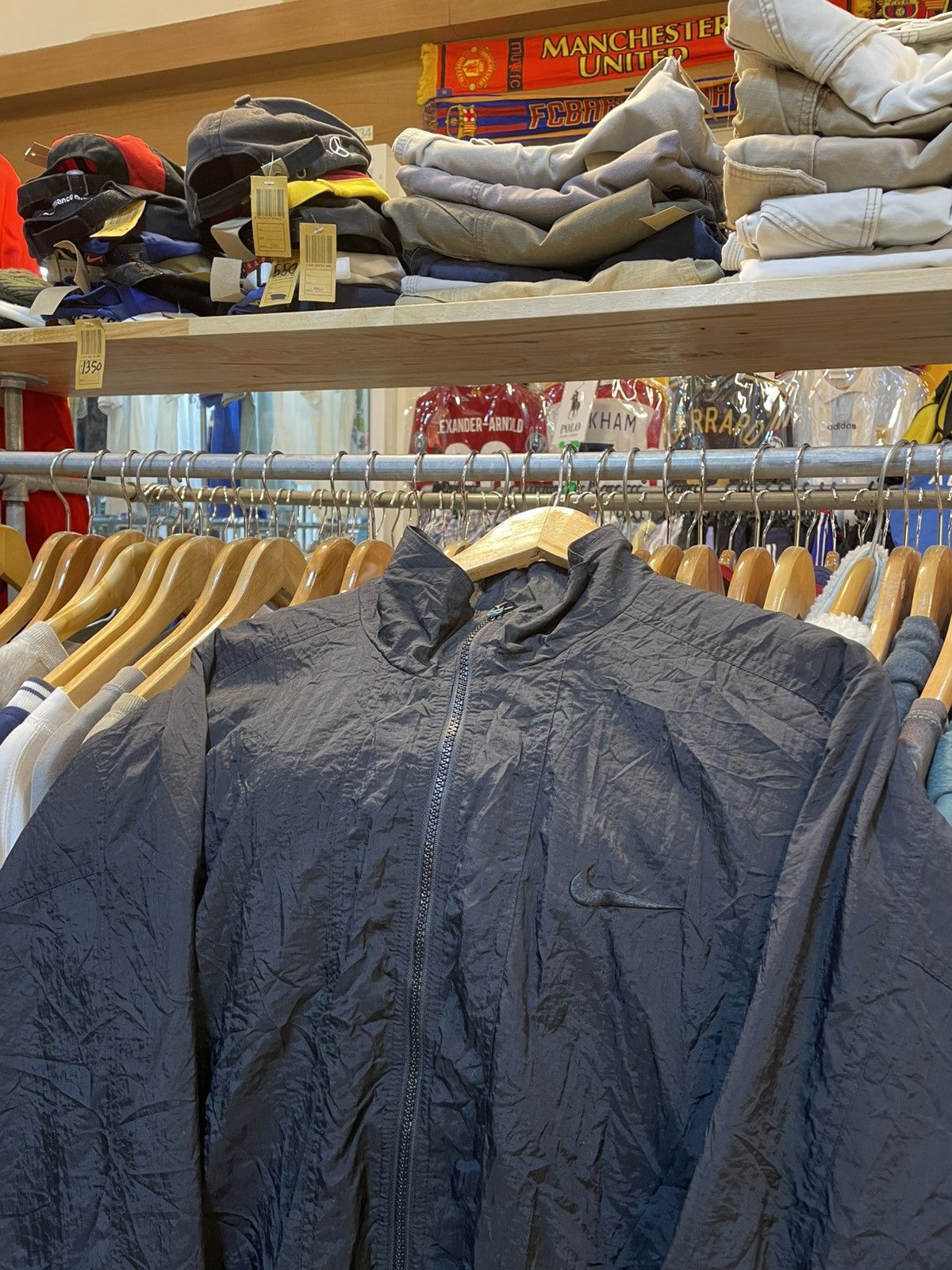 Nike Vintage Nike Swoosh Windbreaker Jacket Size US L / EU 52-54 / 3 - 2 Thumbnail