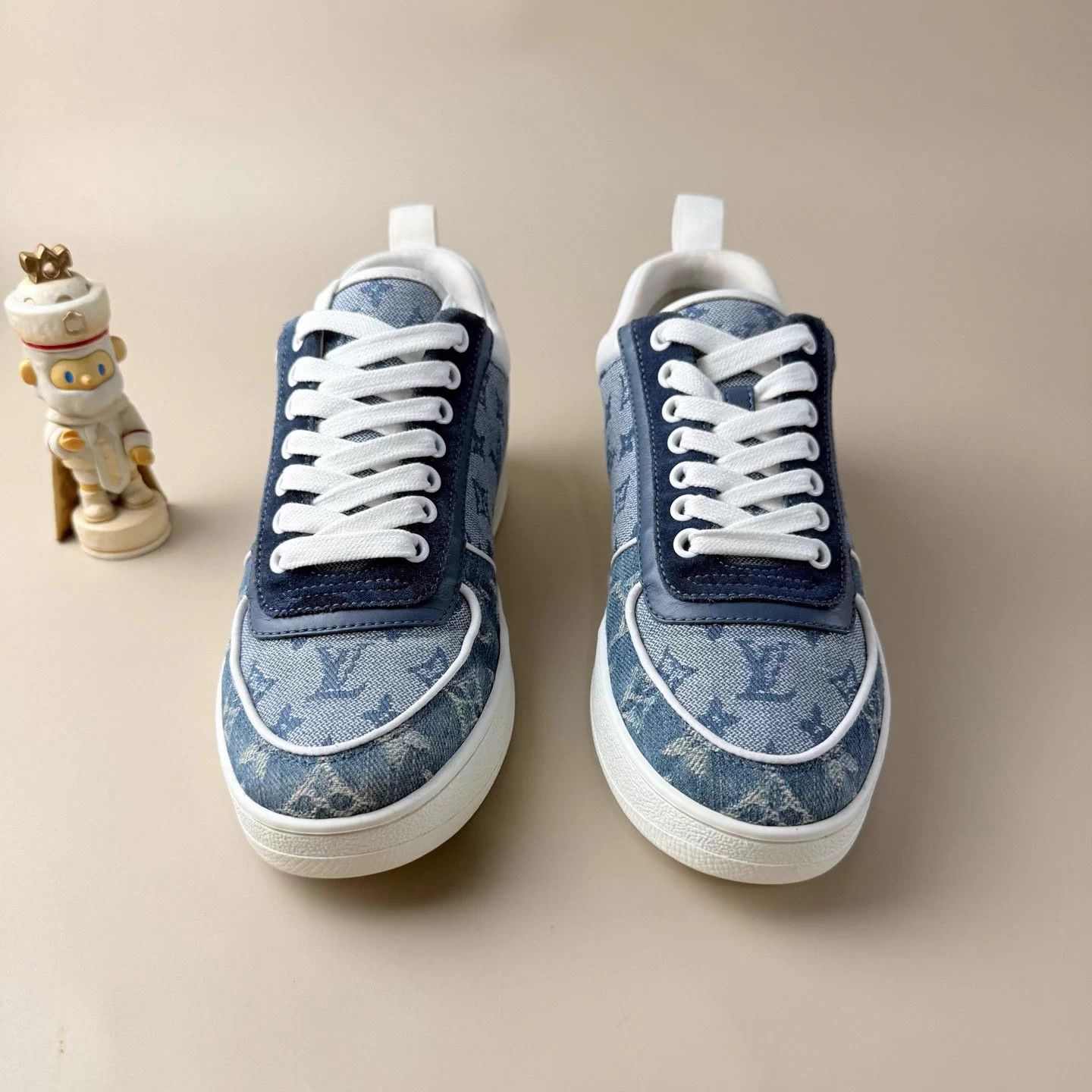 Louis Vuitton LV White Blue Print Lace-up Sneakers EUR 35.5 Size US 4.5 / IT 34.5 - 2 Thumbnail