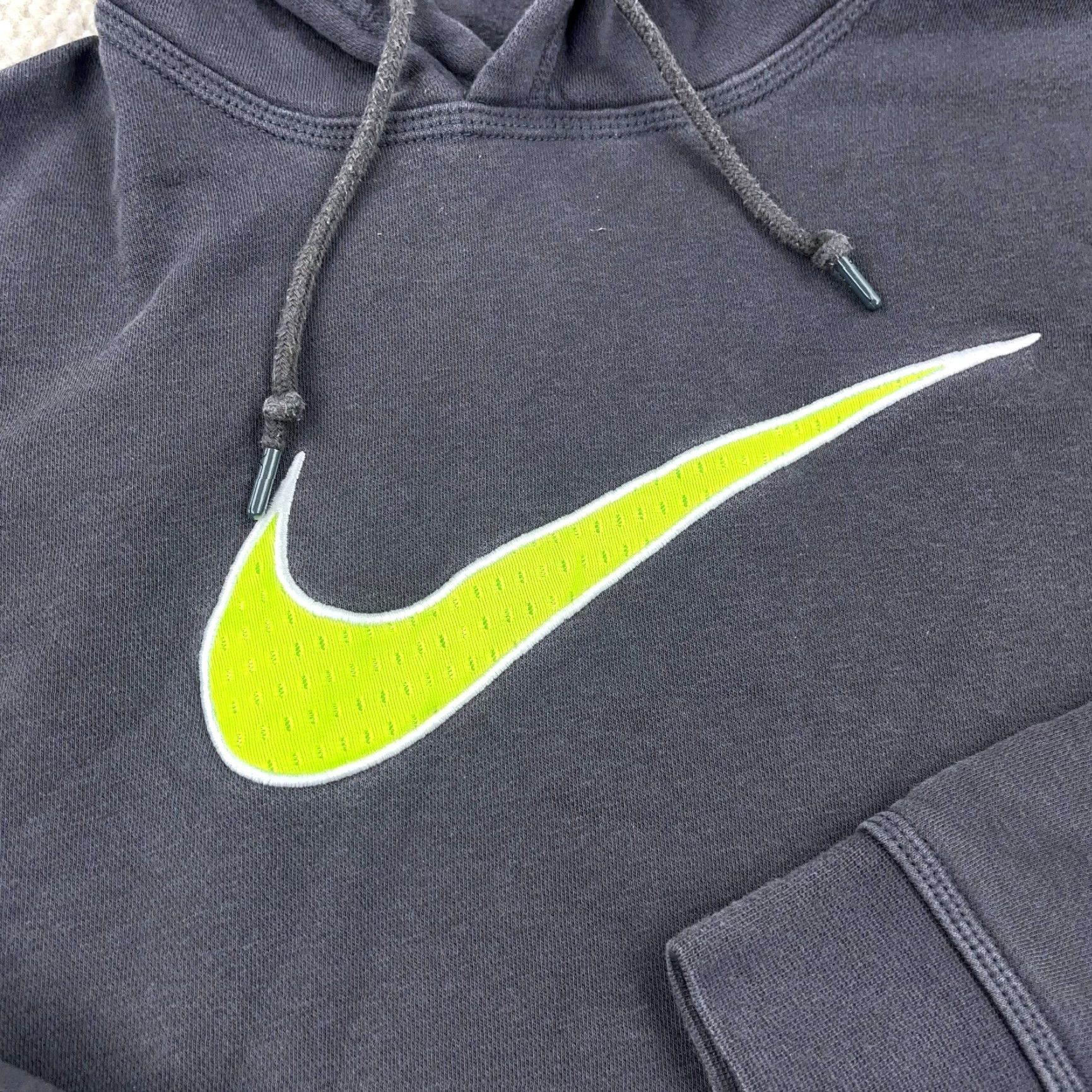Nike VINTAGE Nike Hoodie Men 2XL Gray Sweatshirt Pullover Hooded Logo Swoosh Retro 90s Grunge Classic Sportswear Size US XXL / EU 58 / 5 - 3 Thumbnail