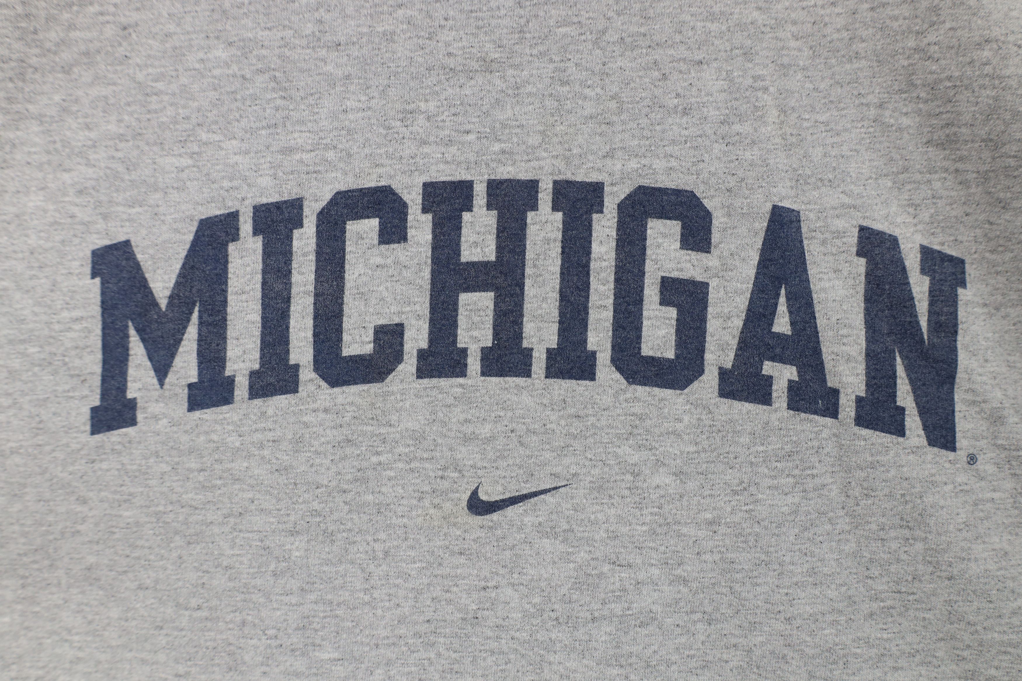Nike Vintage Nike Swoosh University of Michigan Raglan T-Shirt Size US XXL / EU 58 / 5 - 4 Thumbnail