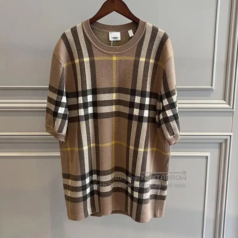 Burberry Burberry Summer Khaki Silk Short Sleeve T-shirt. Size US M / EU 48-50 / 2 - 1 Thumbnail