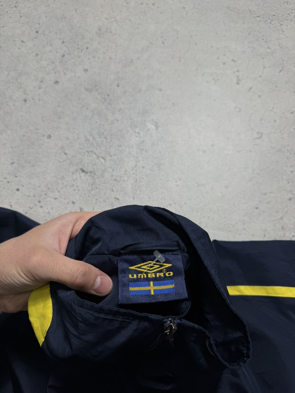 Umbro Umbro Sweden Vintage Nylon Football Track Jacket Soccer Size US L / EU 52-54 / 3 - 6 Thumbnail