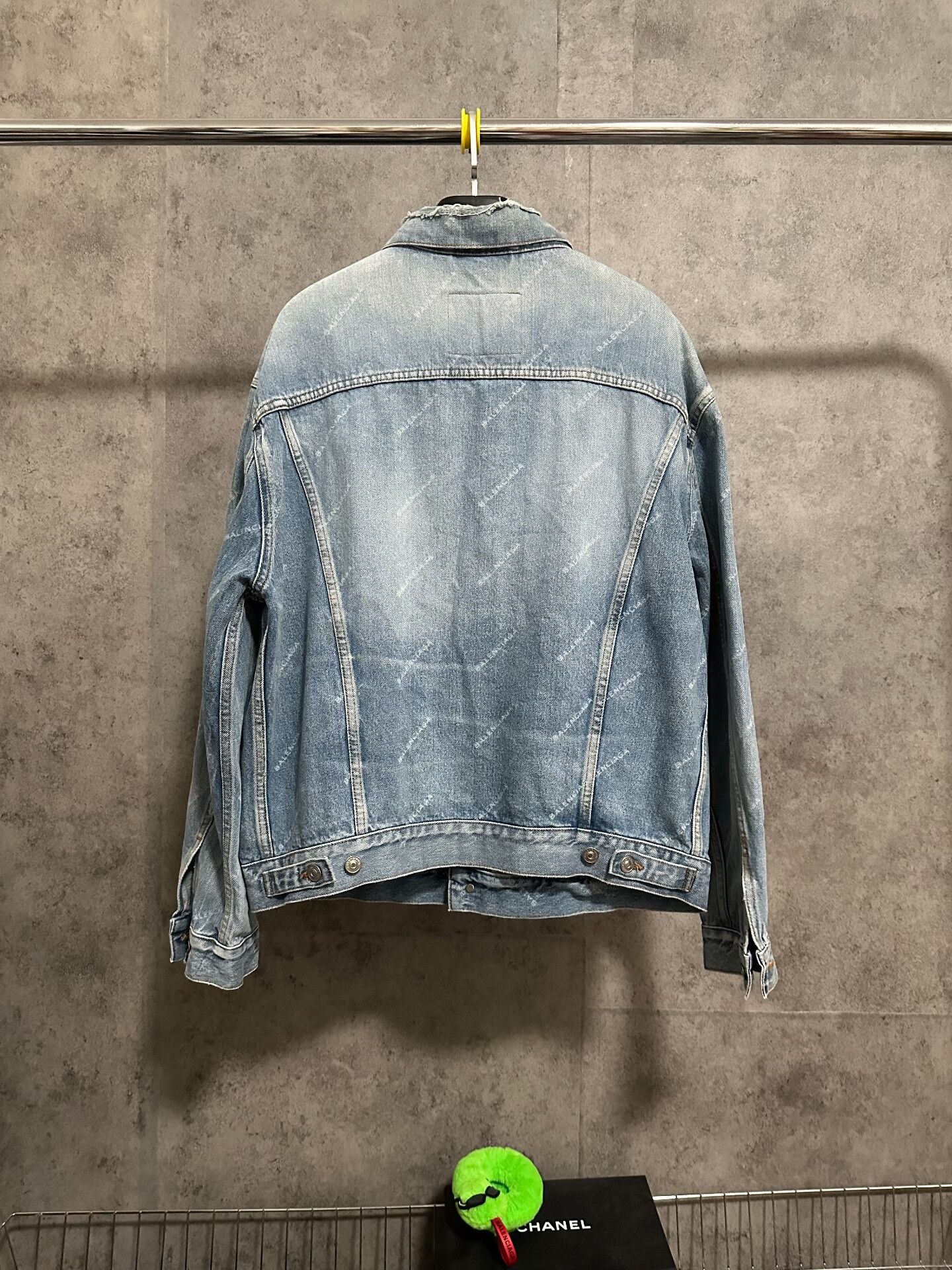 Balenciaga Balenciaga Washed Blue Distressed Denim Jacket Size US M / EU 48-50 / 2 - 4 Thumbnail