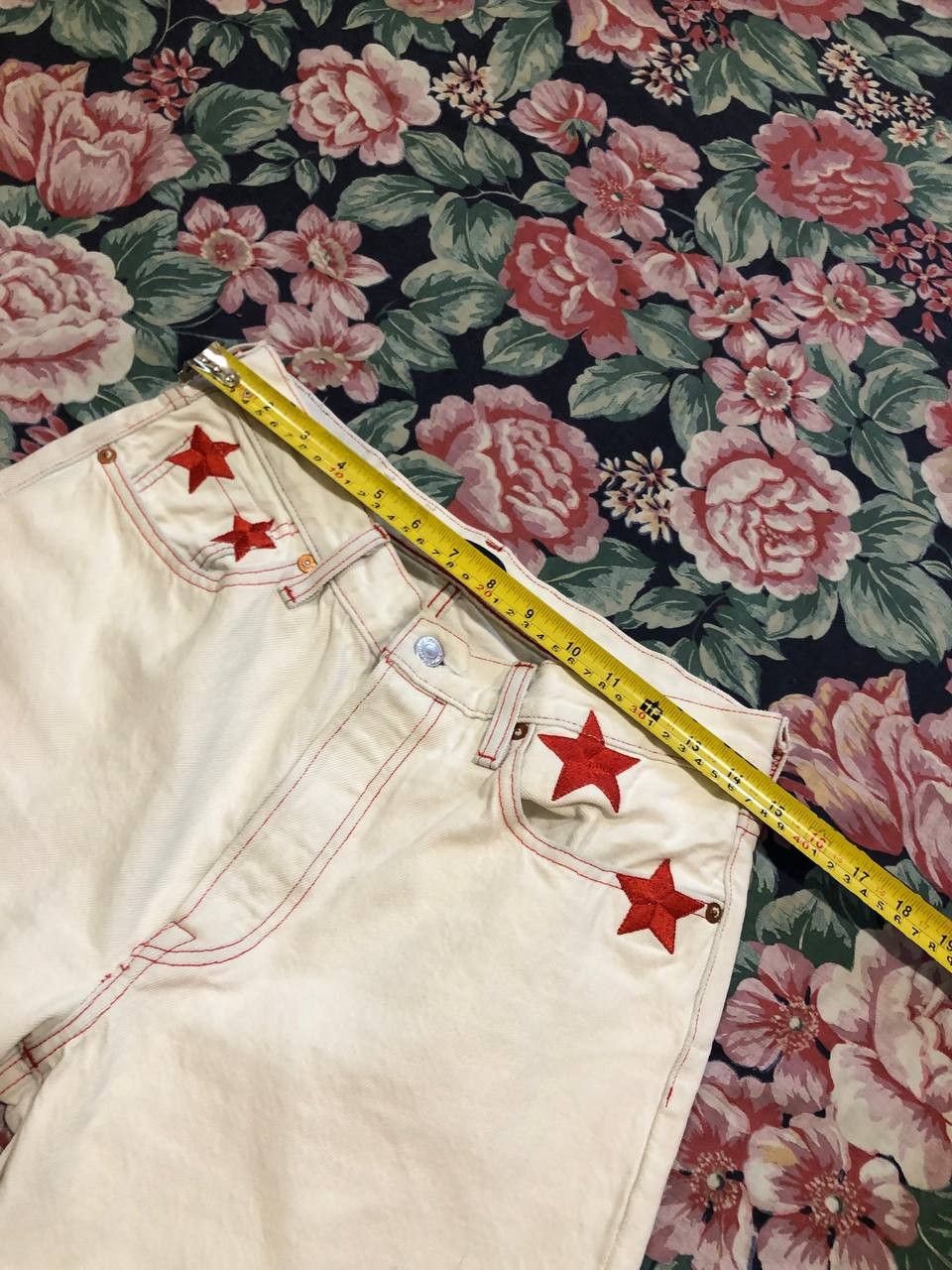 Levi's Vintage Levi's print stars Y2K jeans white streetwear Size 28" / US 6 / IT 42 - 12 Thumbnail