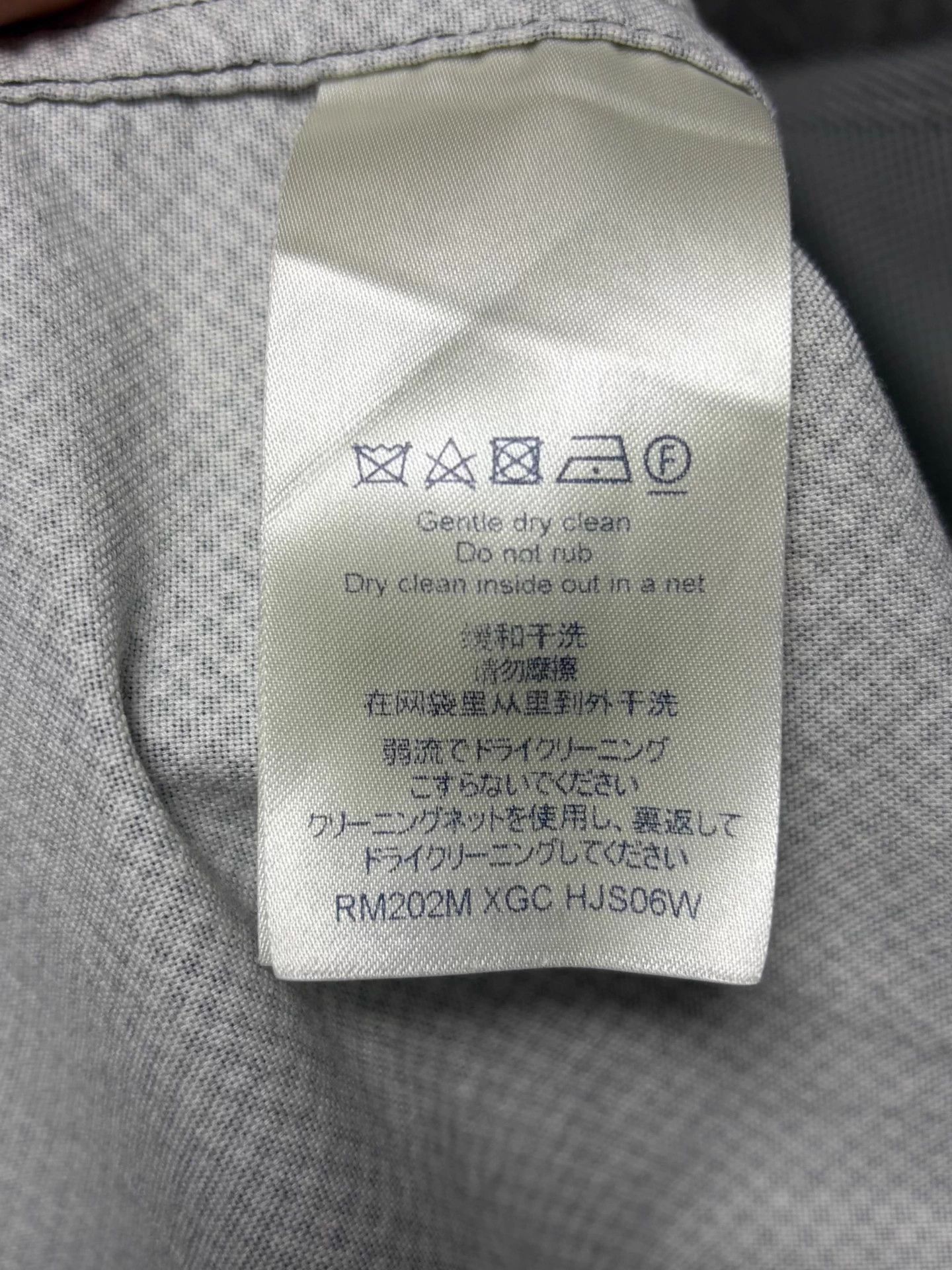 Louis Vuitton Louis Vuitton long-sleeve shirt S size Italian made Size US S / EU 44-46 / 1 - 4 Thumbnail