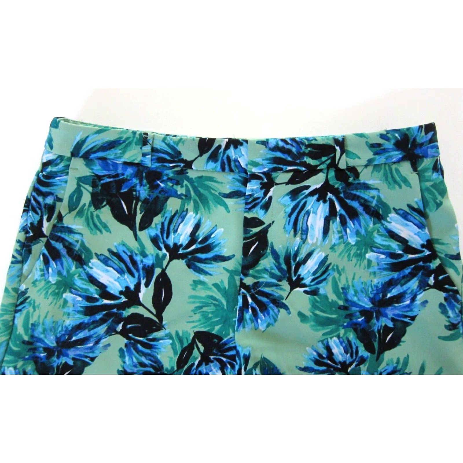 Banana Republic Banana Republic Stretch Green Black Blue Floral Pocket High Rise Chino Short 8 Women XS? Size 30" / US 8 / IT 44 - 4 Thumbnail