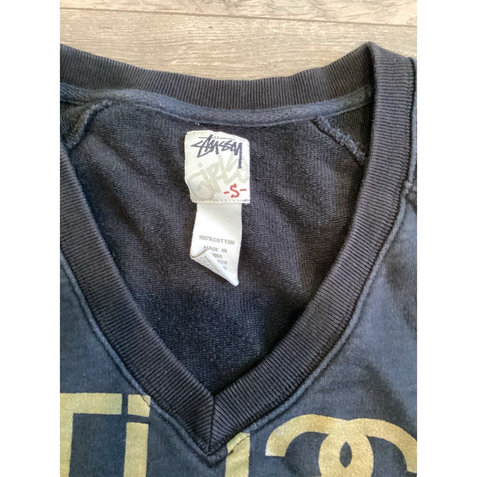 Vintage VINTAGE Stussy Sweatshirt Shirt Unisex Adults S Black Gold Spellout 90s 2000s Streetwear Mens Womens Size S / US 4 / IT 40 - 3 Thumbnail