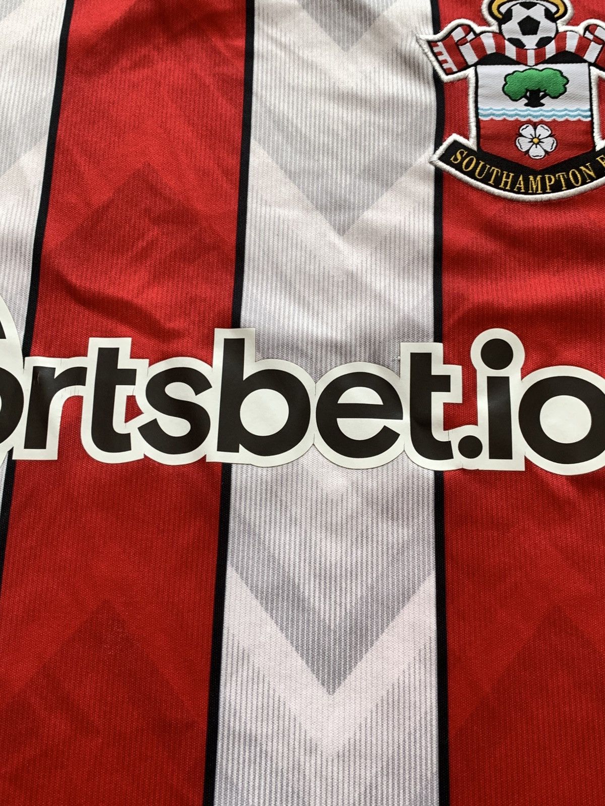 Hummel 🔥HUMMEL SOUTHAMPTON 2021/22 HOME SOCCER SHIRT Size US L / EU 52-54 / 3 - 7 Thumbnail