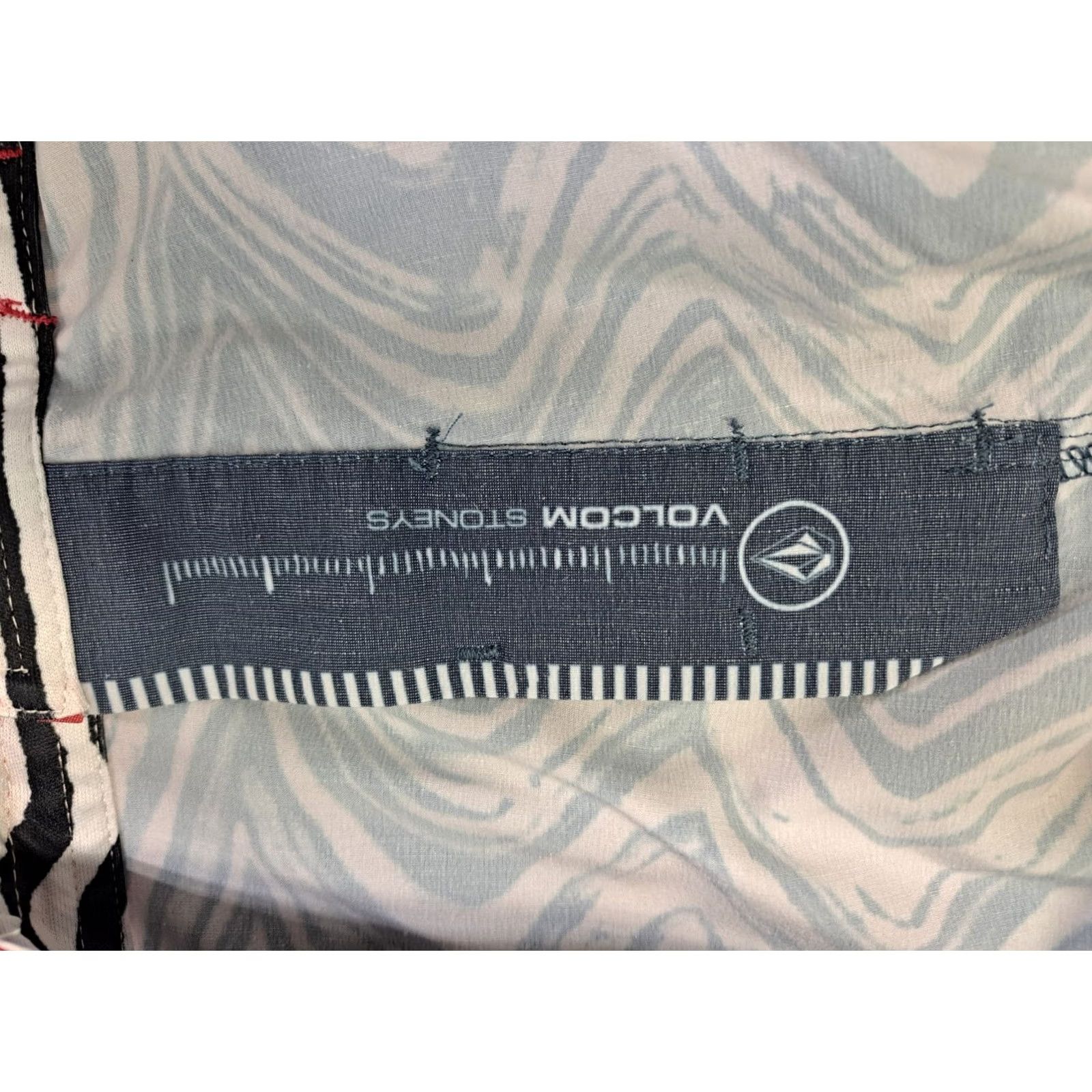 Volcom Volcom Mens Board Shorts Wavy Pattern Blue Back Pocket 38/9" Stoneys Beach Surfing Volcom Stoneys Mens Bottoms ⟂ Size US 38 / EU 54 - 8 Thumbnail