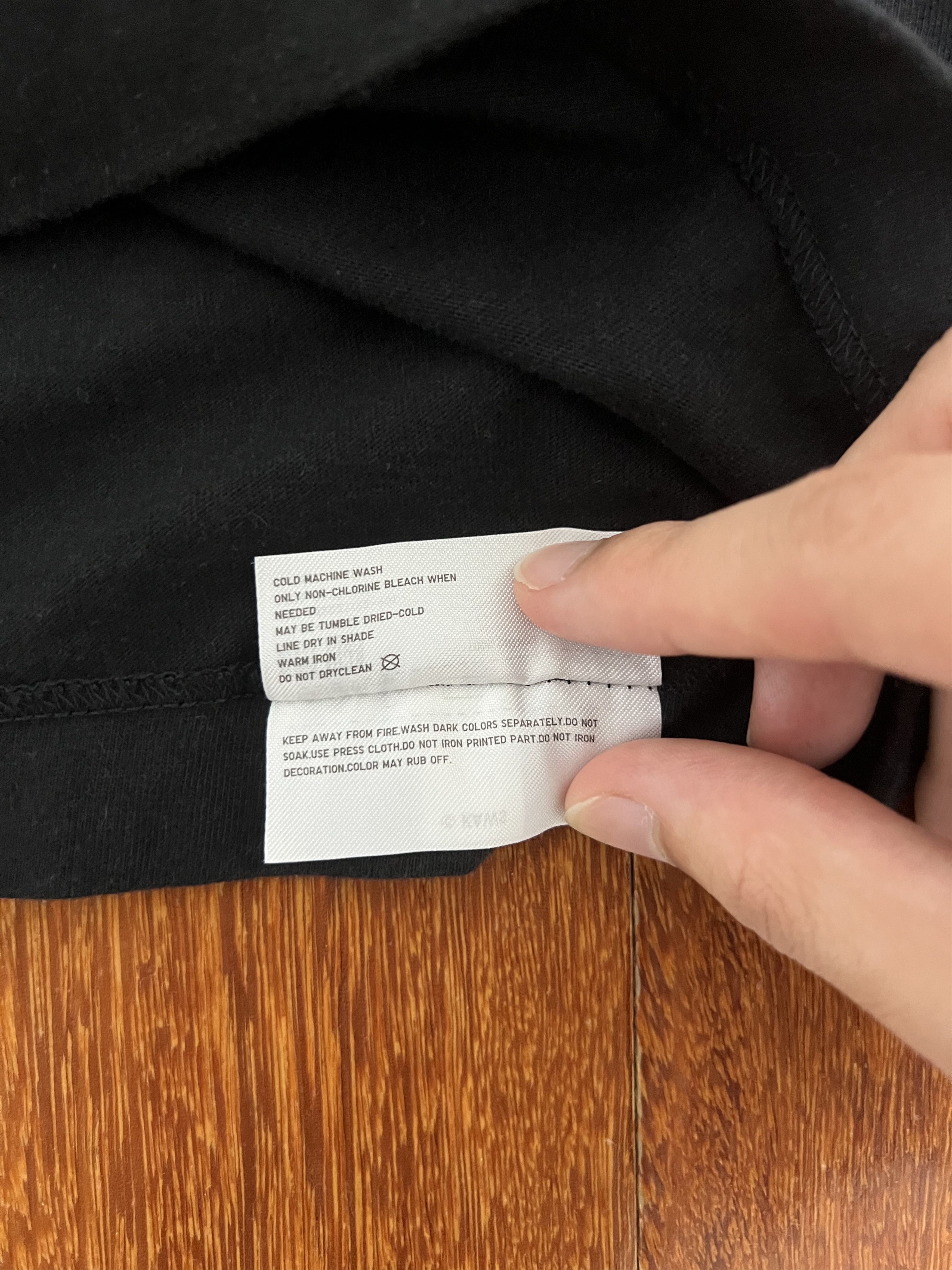 Kaws × Uniqlo 💚 Kaws x Uniqlo Wordmark Tee Black Large NEW Size US L / EU 52-54 / 3 - 9 Thumbnail