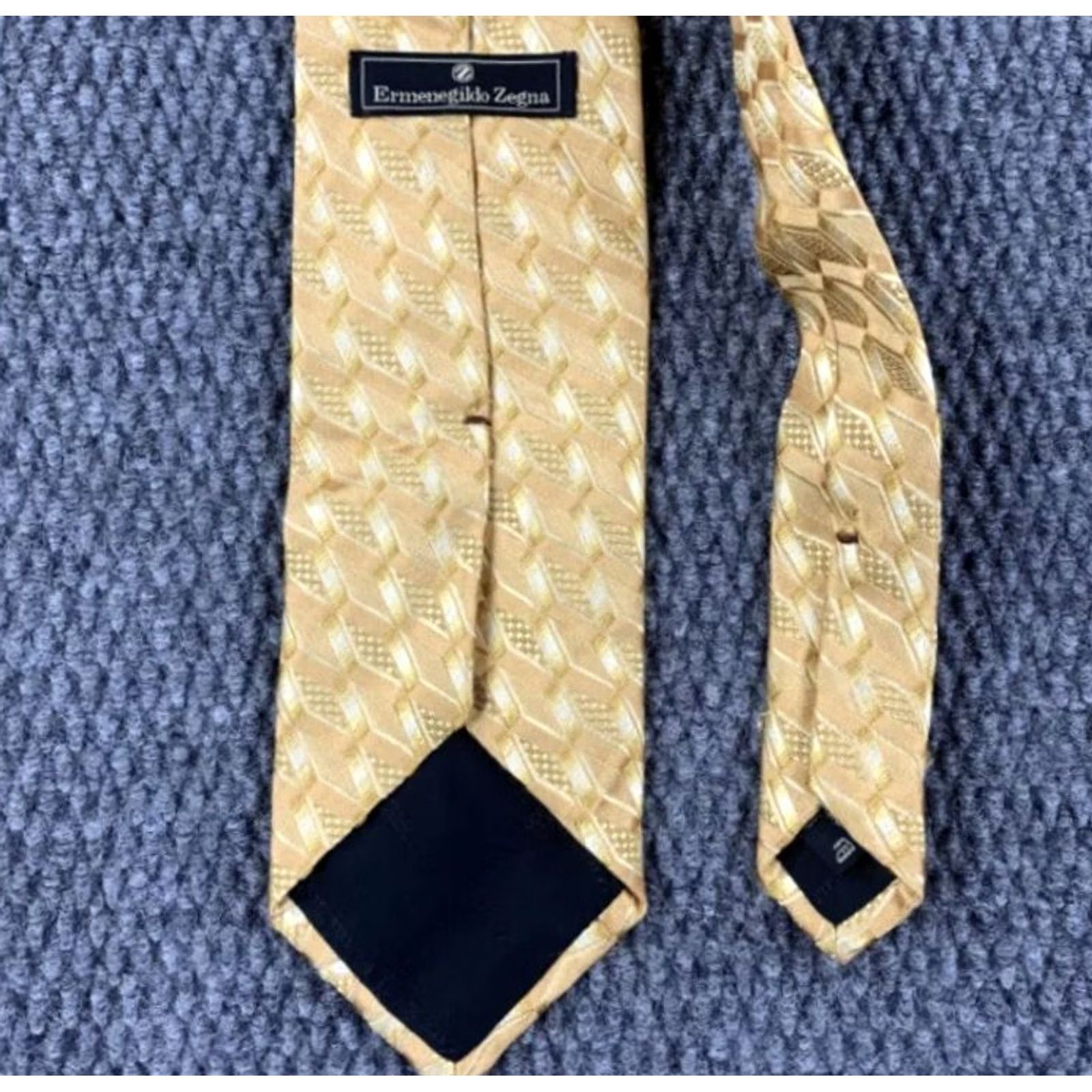Ermenegildo Zegna VINTAGE Ermenegildo Zegna Necktie 100% Silk Gold Geometric Pattern Tie Mens 58" Gold Geometric Designer Pattern Abstract 3.5" Wide Outlook Size ONE SIZE - 2 Thumbnail