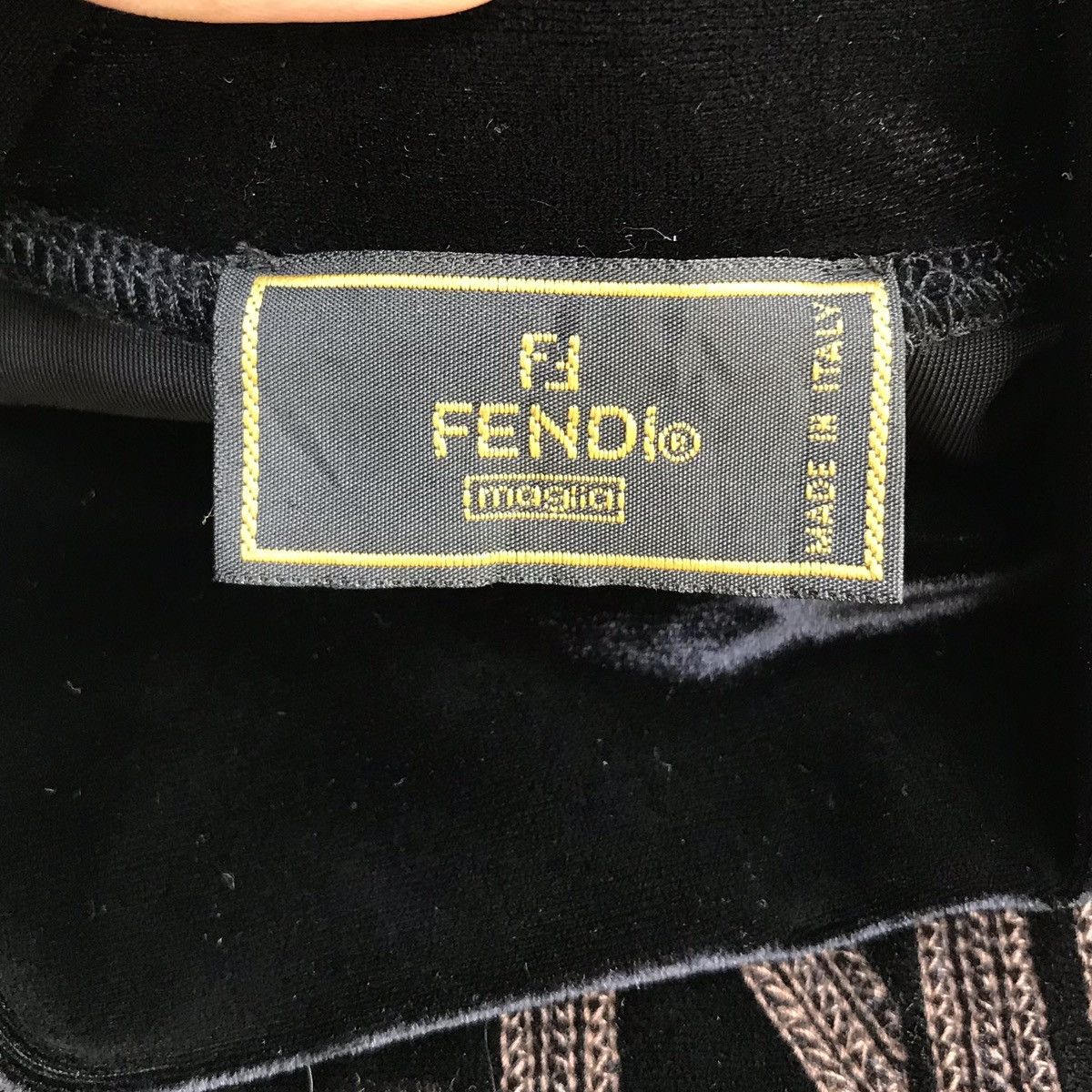 Fendi Vintage Fendi Velvet Shirt Spellout Embroidery Fendi Luxury Size S / US 4 / IT 40 - 12 Thumbnail