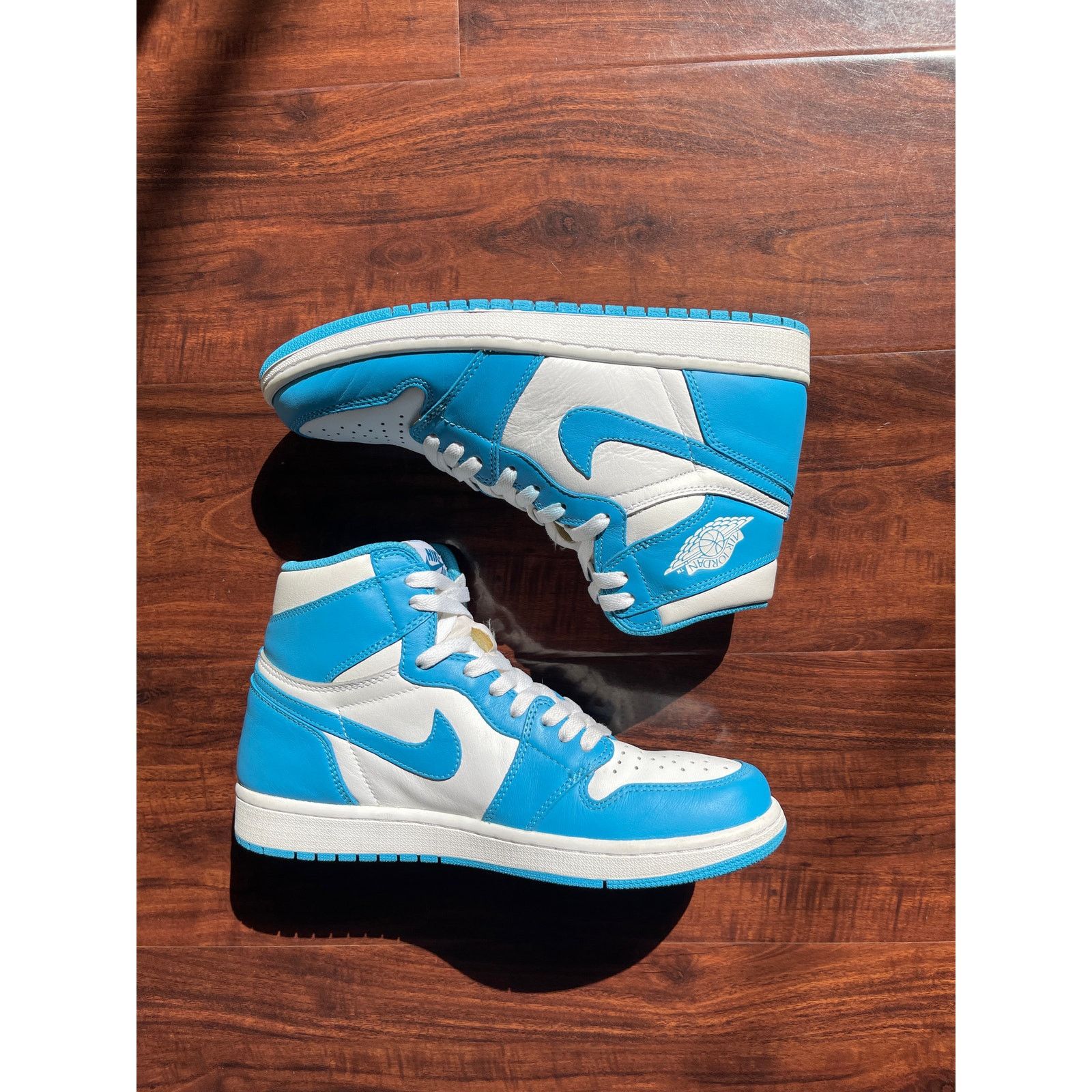 Jordan Brand 2015 Air Jordan 1 Retro High OG "UNC" Size US 9 / EU 42 - 6 Thumbnail