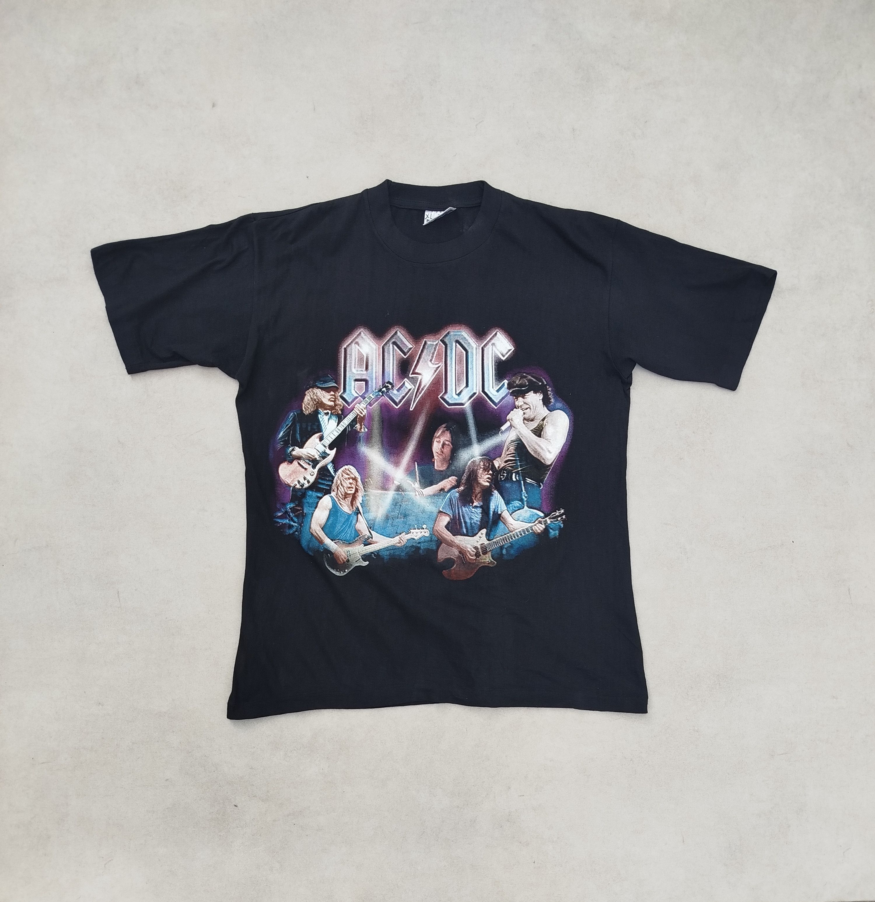 Vintage Vintage AC/DC European tour t-shirt size L Size US L / EU 52-54 / 3 - 1 Thumbnail