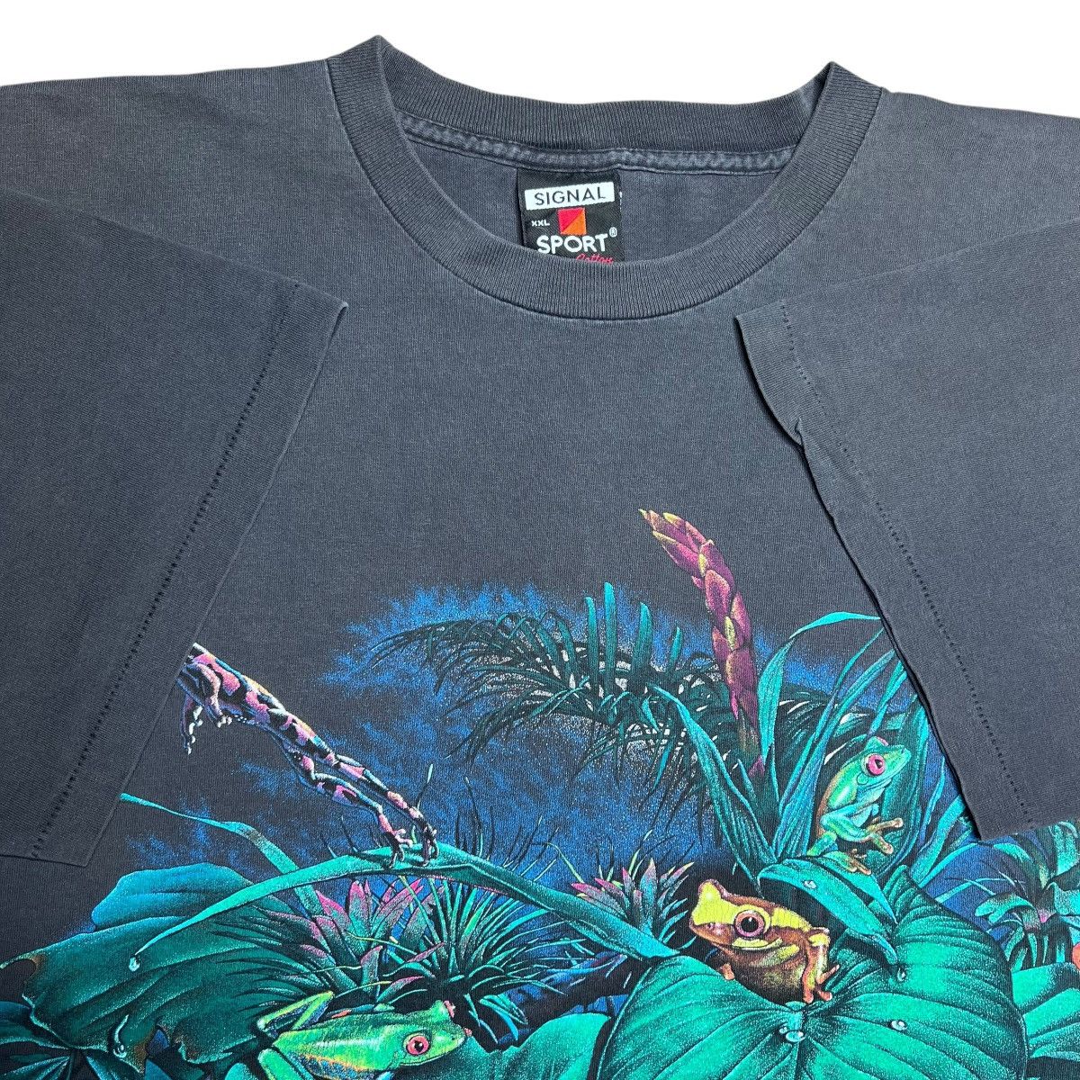 Vintage Vintage 1990s Frog Amphibian Nature Wrap Around Graphic Tee Size US XXL / EU 58 / 5 - 3 Thumbnail