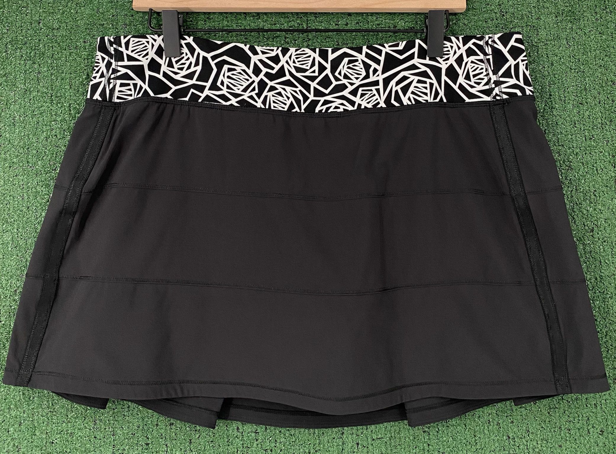 Lululemon Lululemon Pace Rival Black White Pattern Skirt 12 Tall Size 37" - 1 Thumbnail