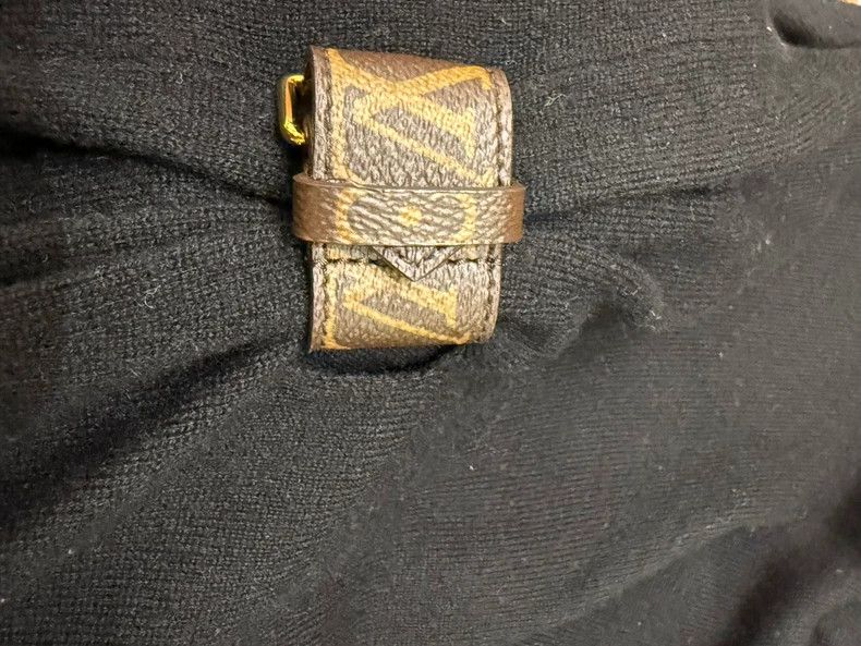 Louis Vuitton Louis Vuitton Classic presbyopic button turtleneck cashmer Size US S / EU 44-46 / 1 - 3 Thumbnail