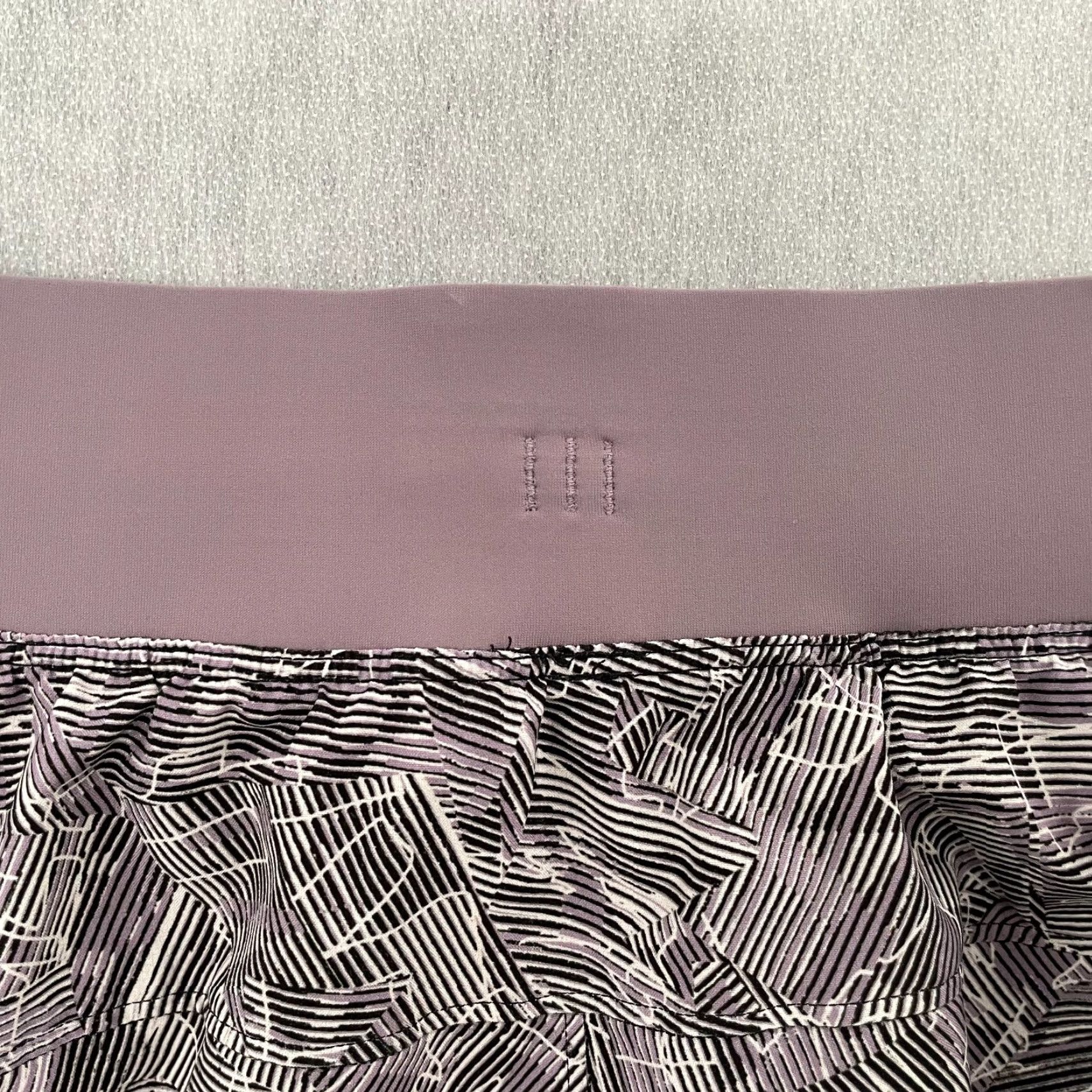 Lululemon Lululemon Short Adult Small Gray Purple Unlined Pockets Stretch Logo Mens S Size US 29 - 5 Thumbnail